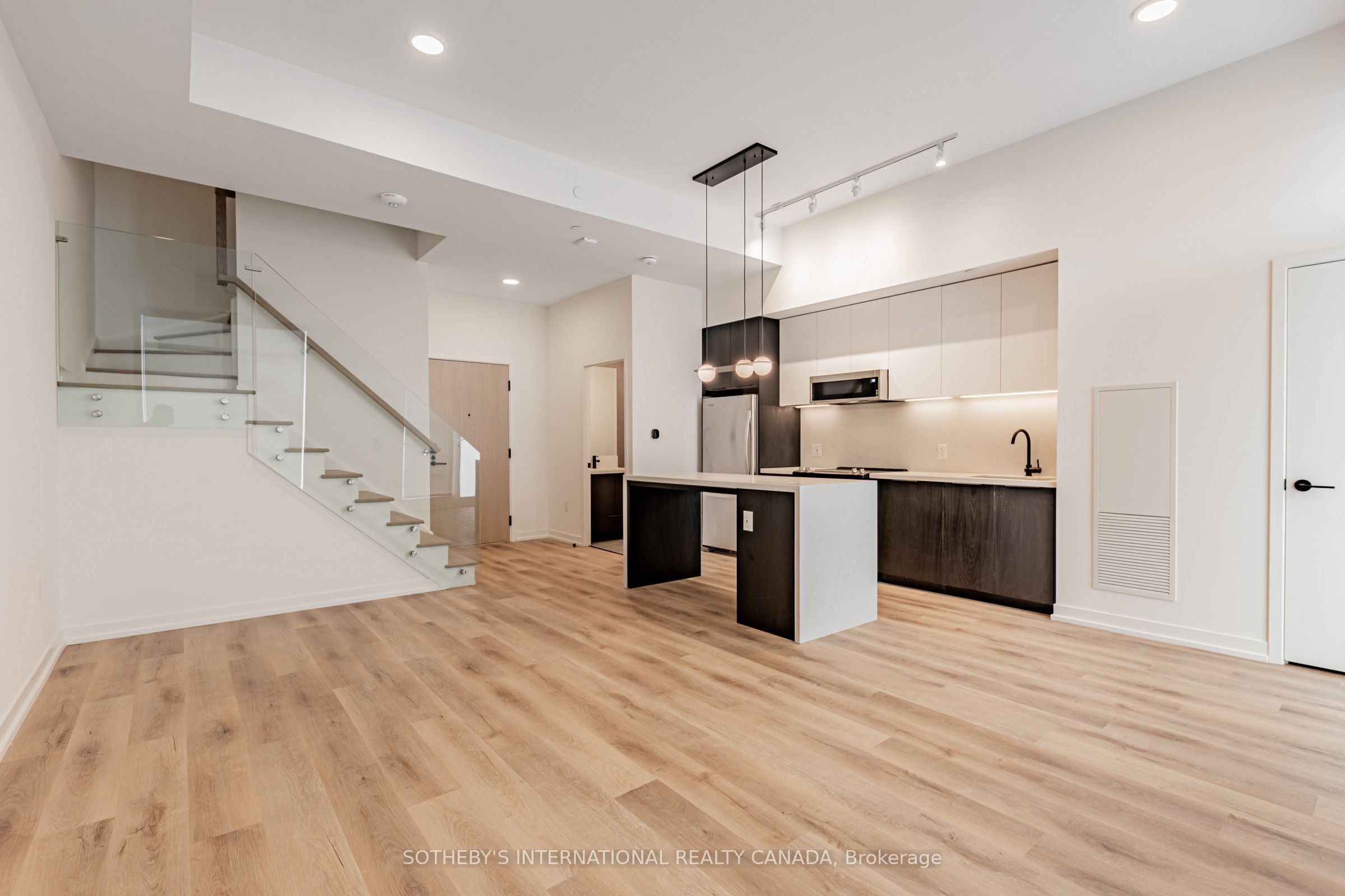 Unit 104 - 5 York Garden Way, North York 5