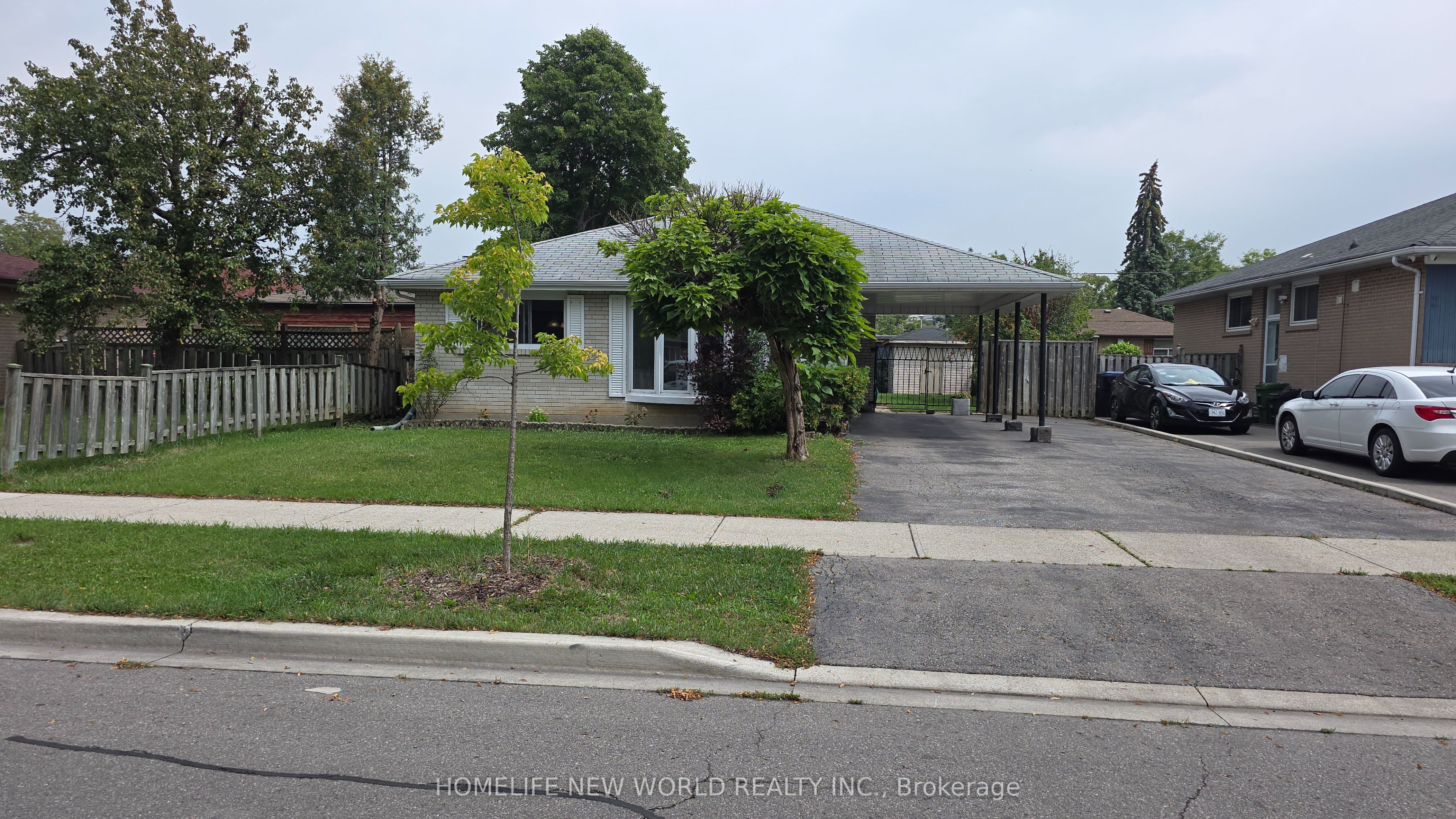 26 Murchison Crescent N, Etobicoke 2
