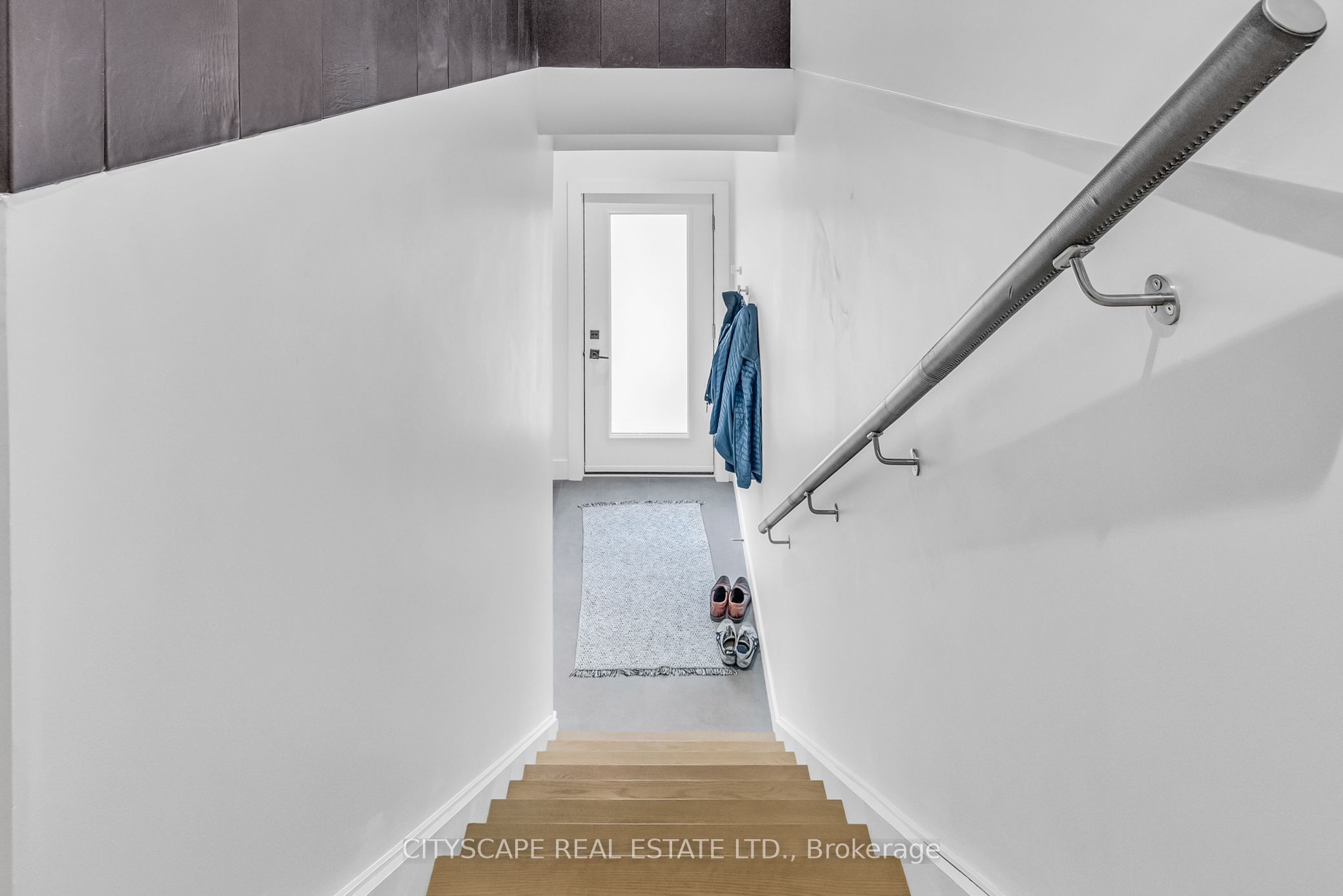 Unit Upper - 61 Edwin Avenue, Toronto 5