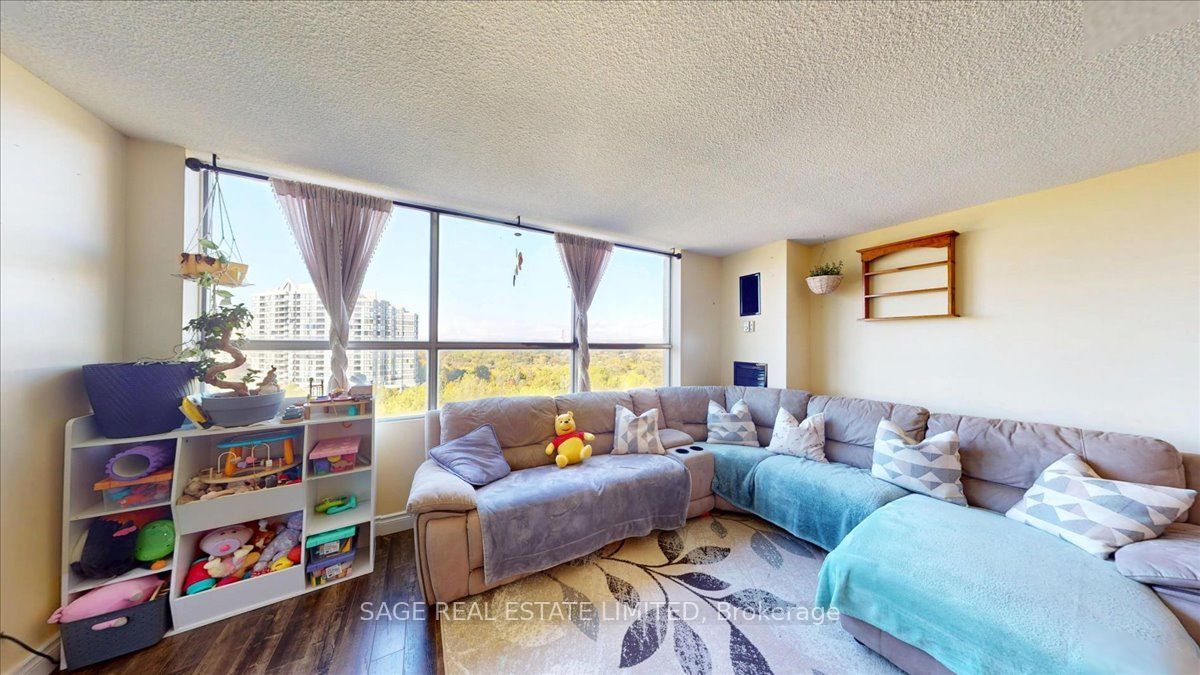 40 Panorama Court, Etobicoke 3