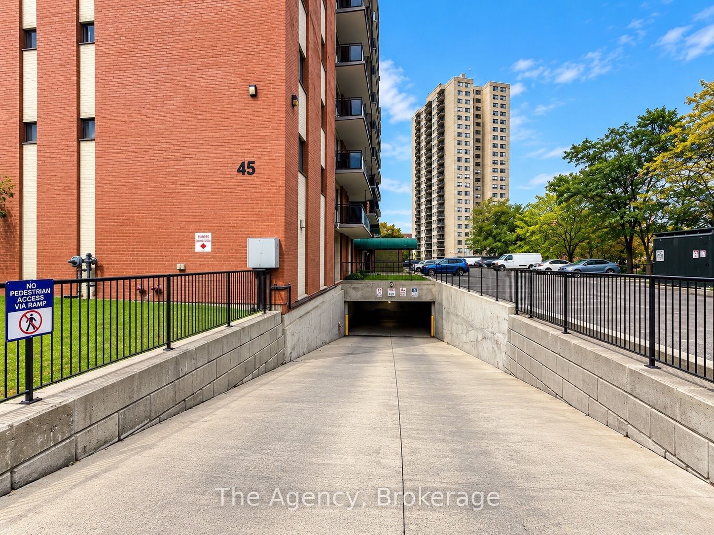 Unit 305 - 45 Paisley Boulevard W, Mississauga 3
