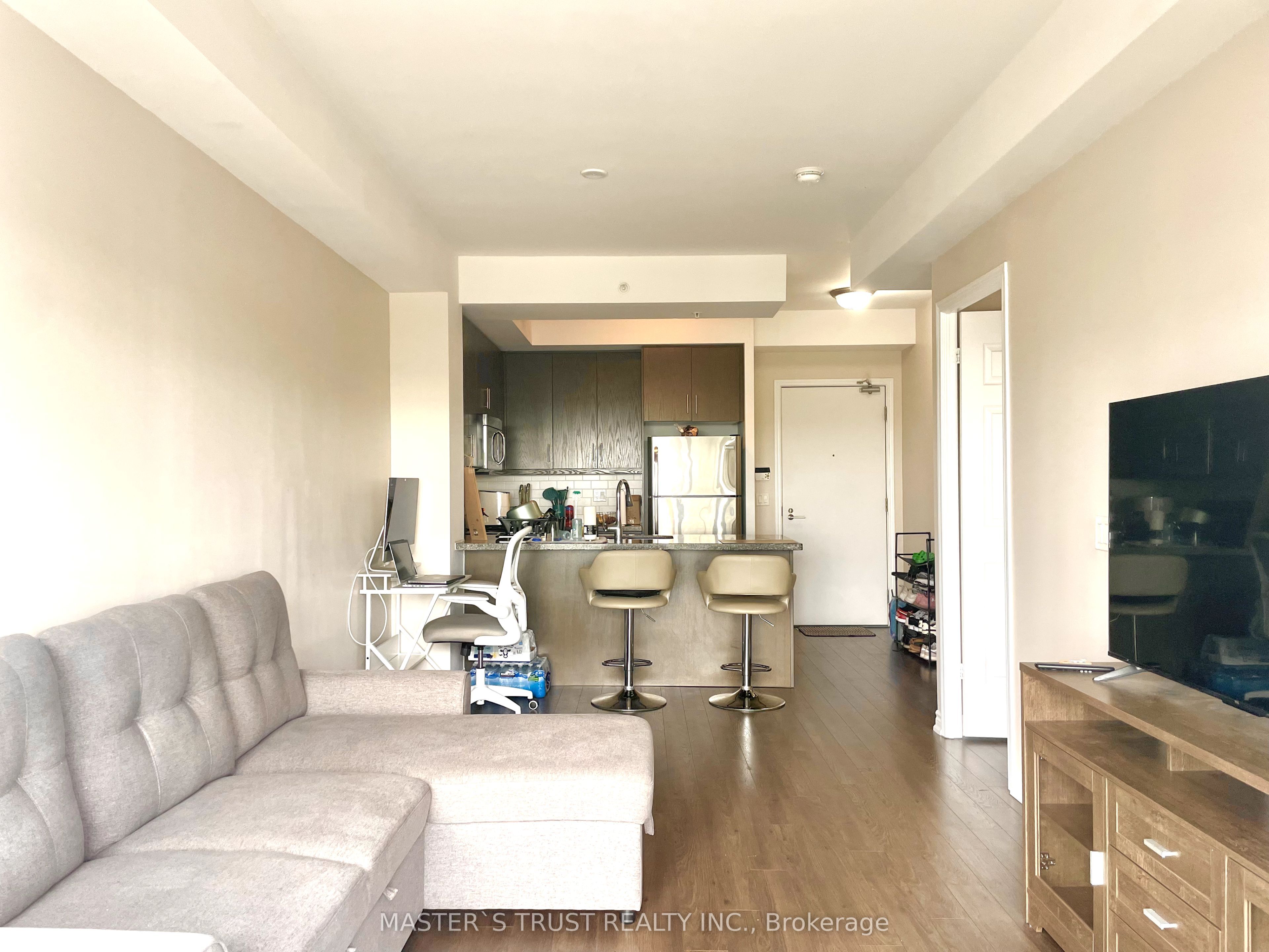 Unit 931 - 15 James Finlay Way, North York 3