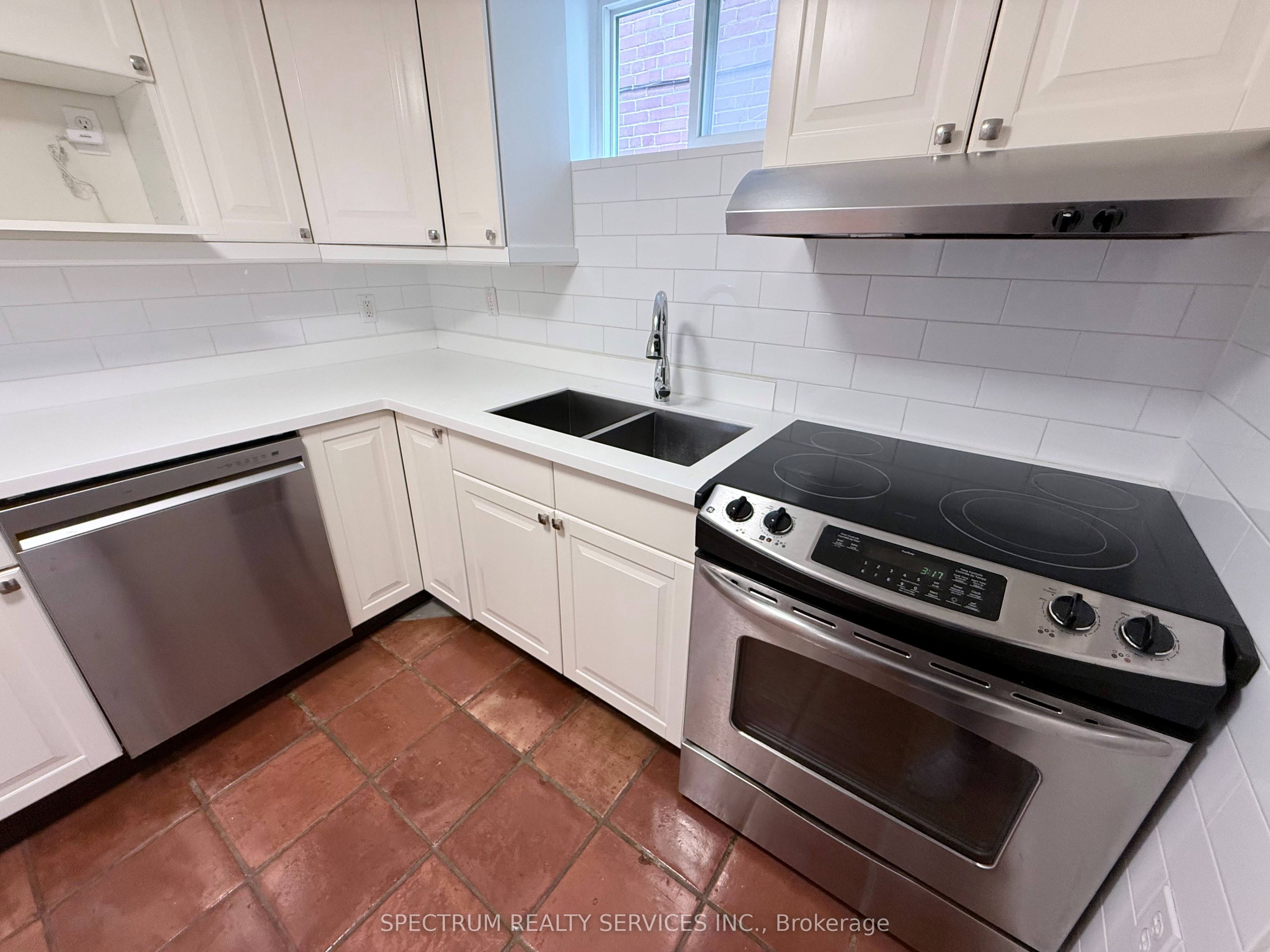 Unit Lower - 172 Queenslea Avenue, North York 3