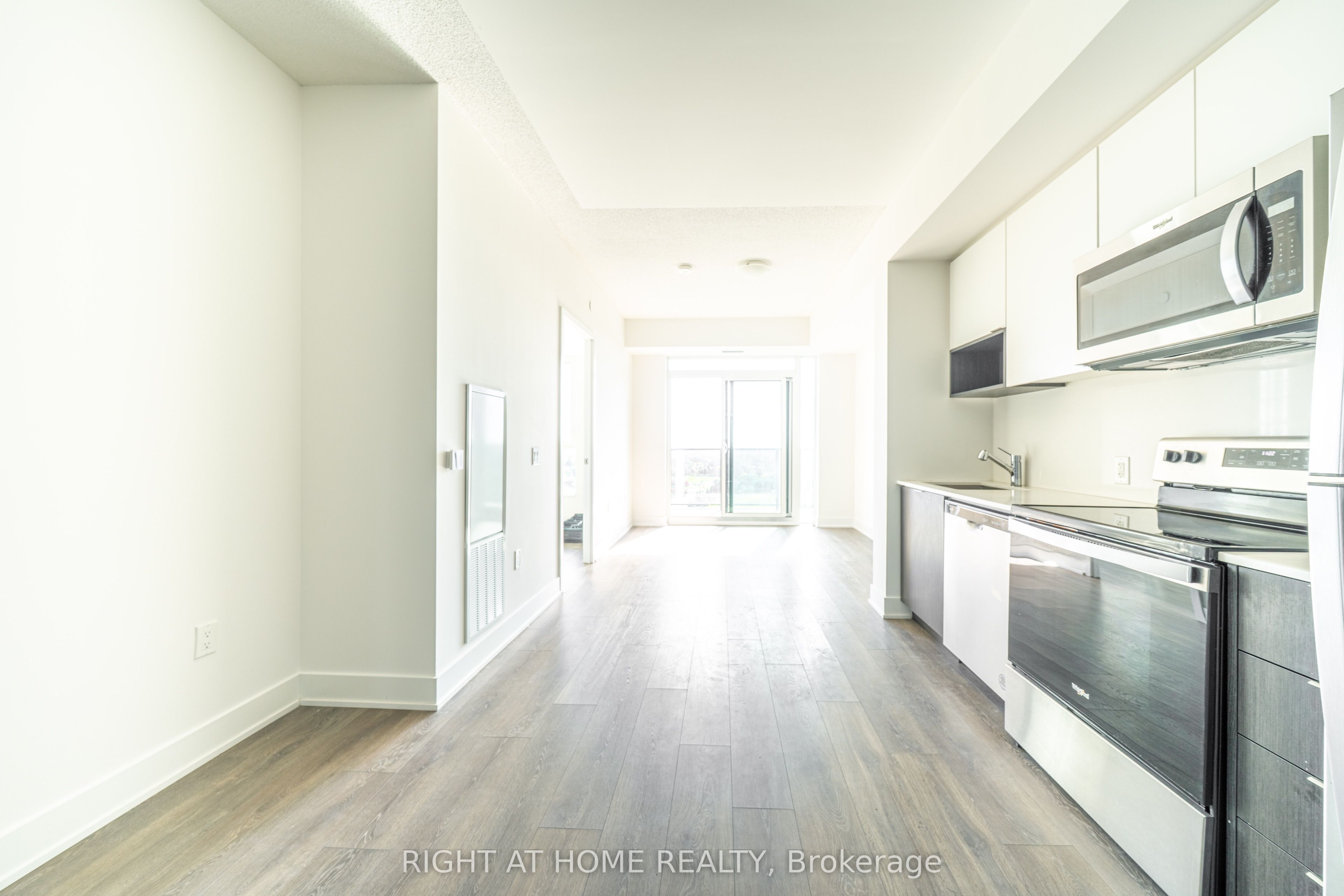 Unit 1310 - 204 Burnhamthorpe Road E, Mississauga 3