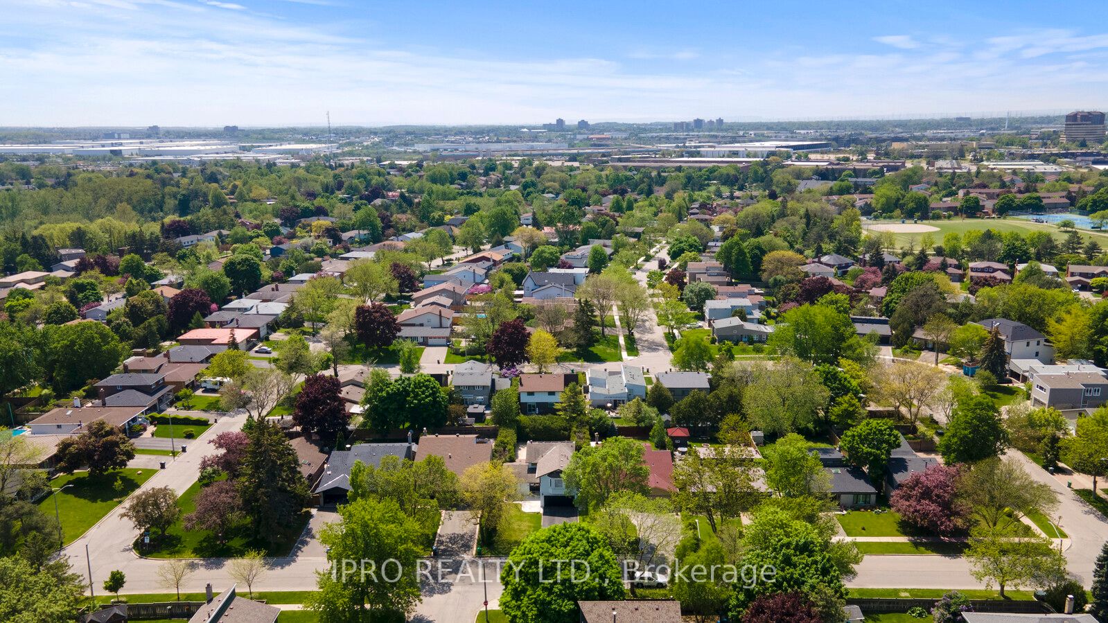 12 Charing Dr, Mississauga, Ontario L5N1E9 For Sale HouseSigma