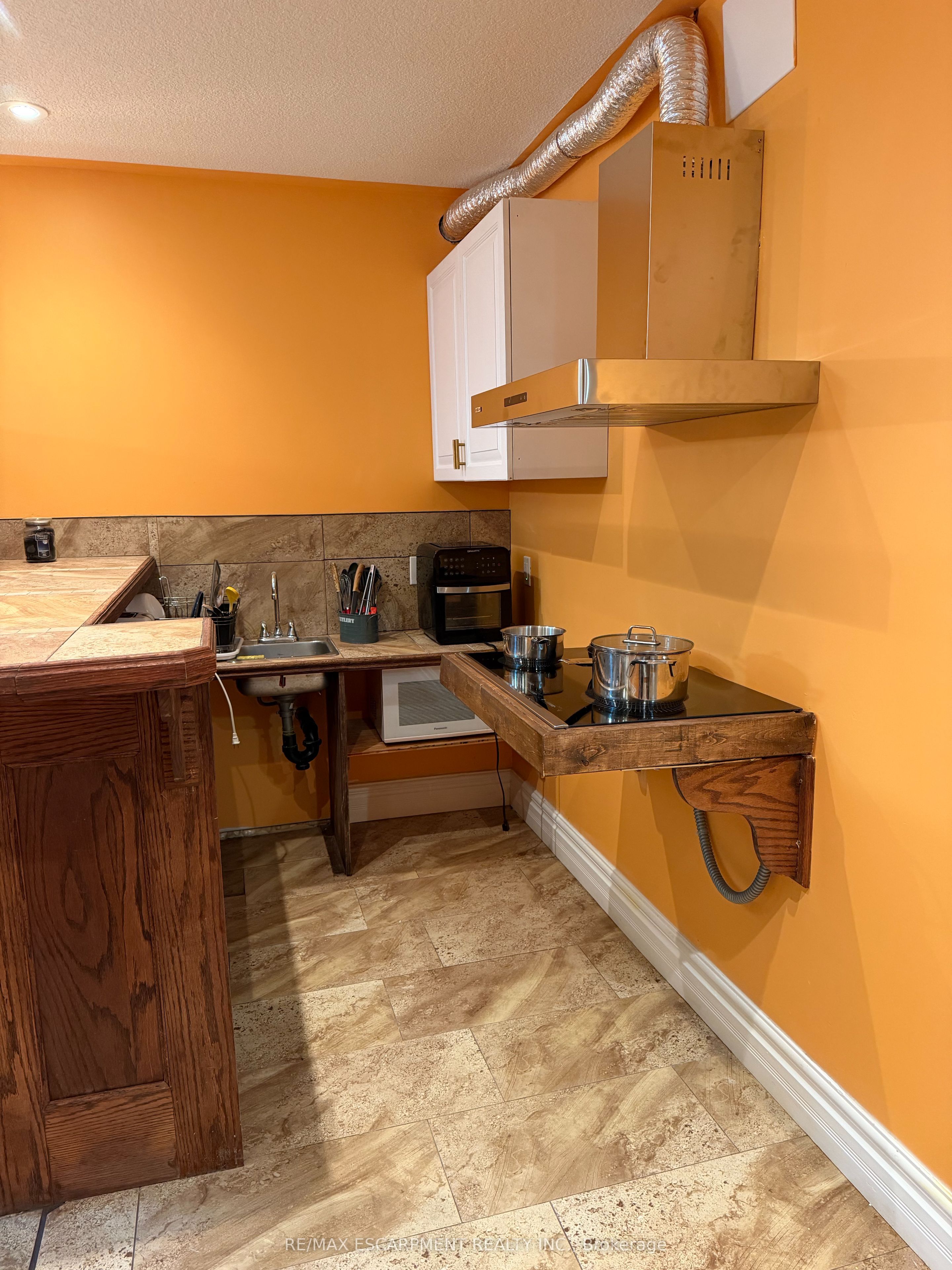 2 PINERIDGE Drive, Hamilton 4
