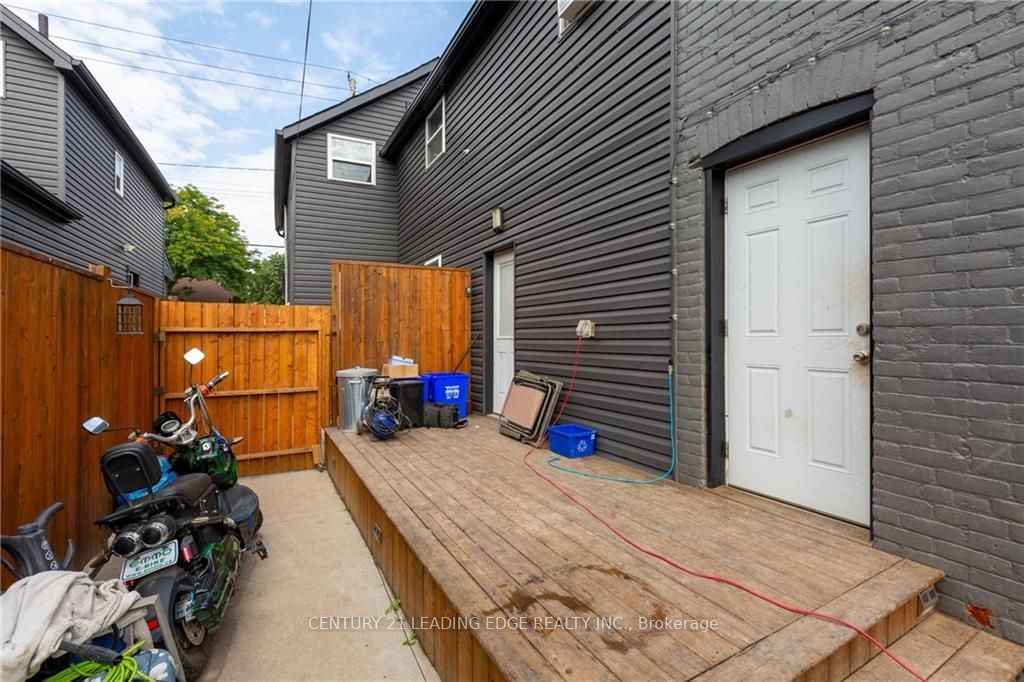 Unit B - 382 Cannon Street E, Hamilton 3