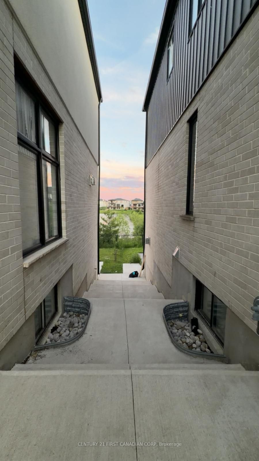 Unit B - 2573 Bridgehaven Drive, London 3