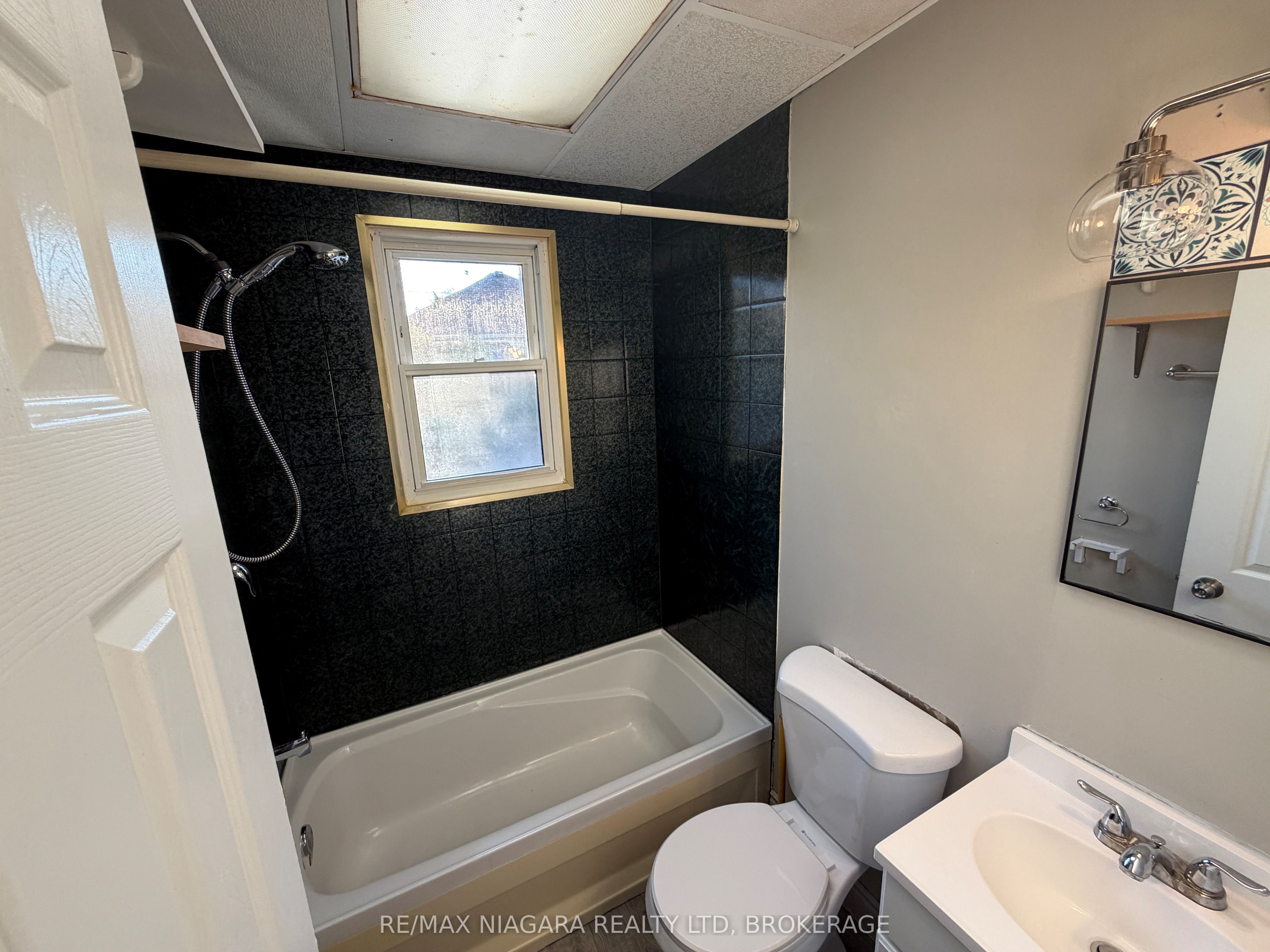 Unit Unit 2 - 24 Union Street, St. Catharines 4