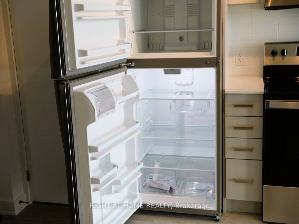 Unit 903 - 2782 Barton Street N, Hamilton 4
