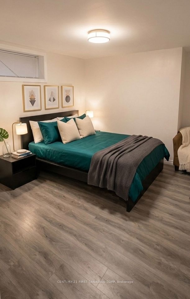 Unit Lower Unit - 1875 Reilly Walk, London 3