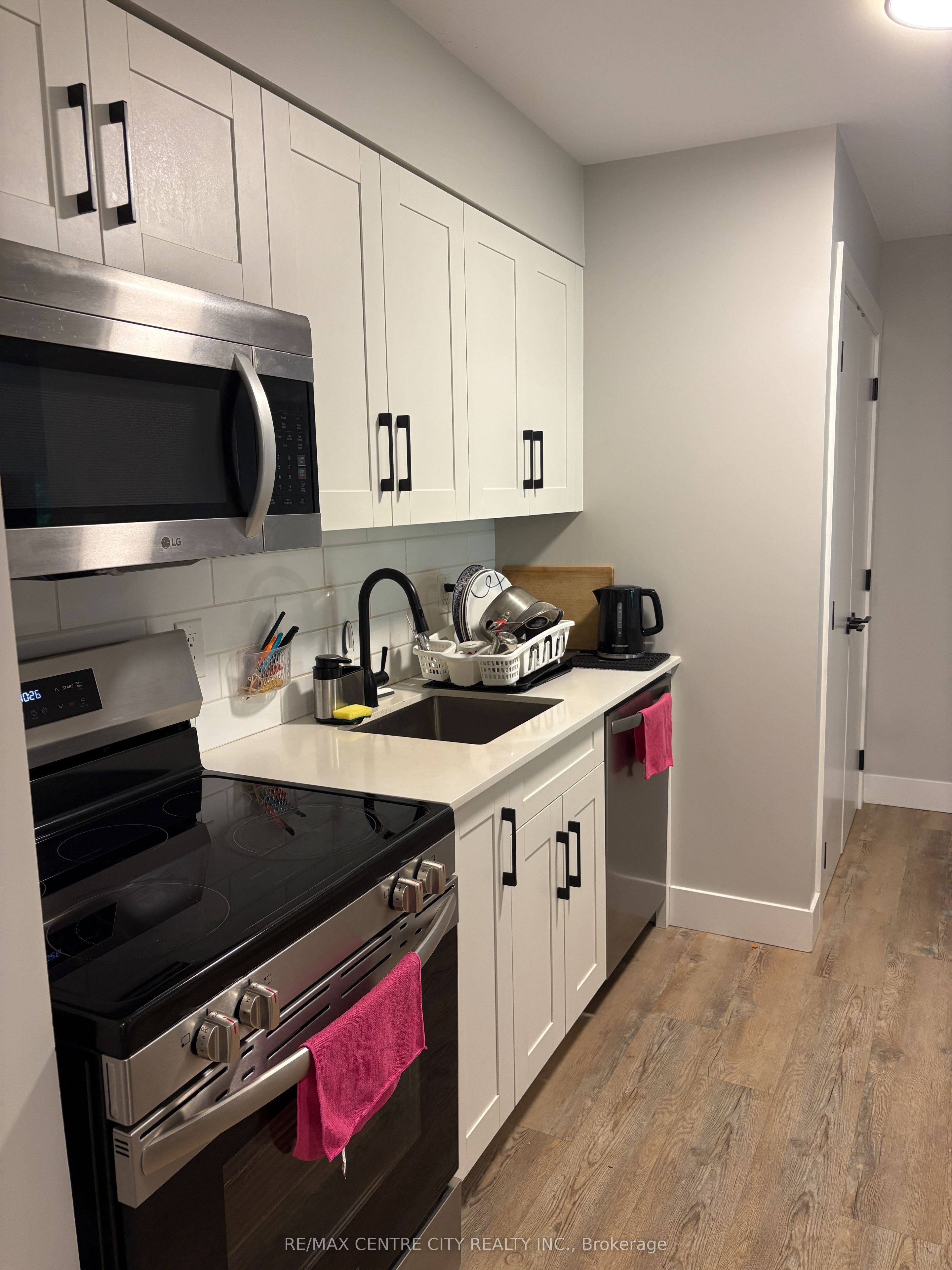 Unit 9 - 400 Scenic Drive S, London 5