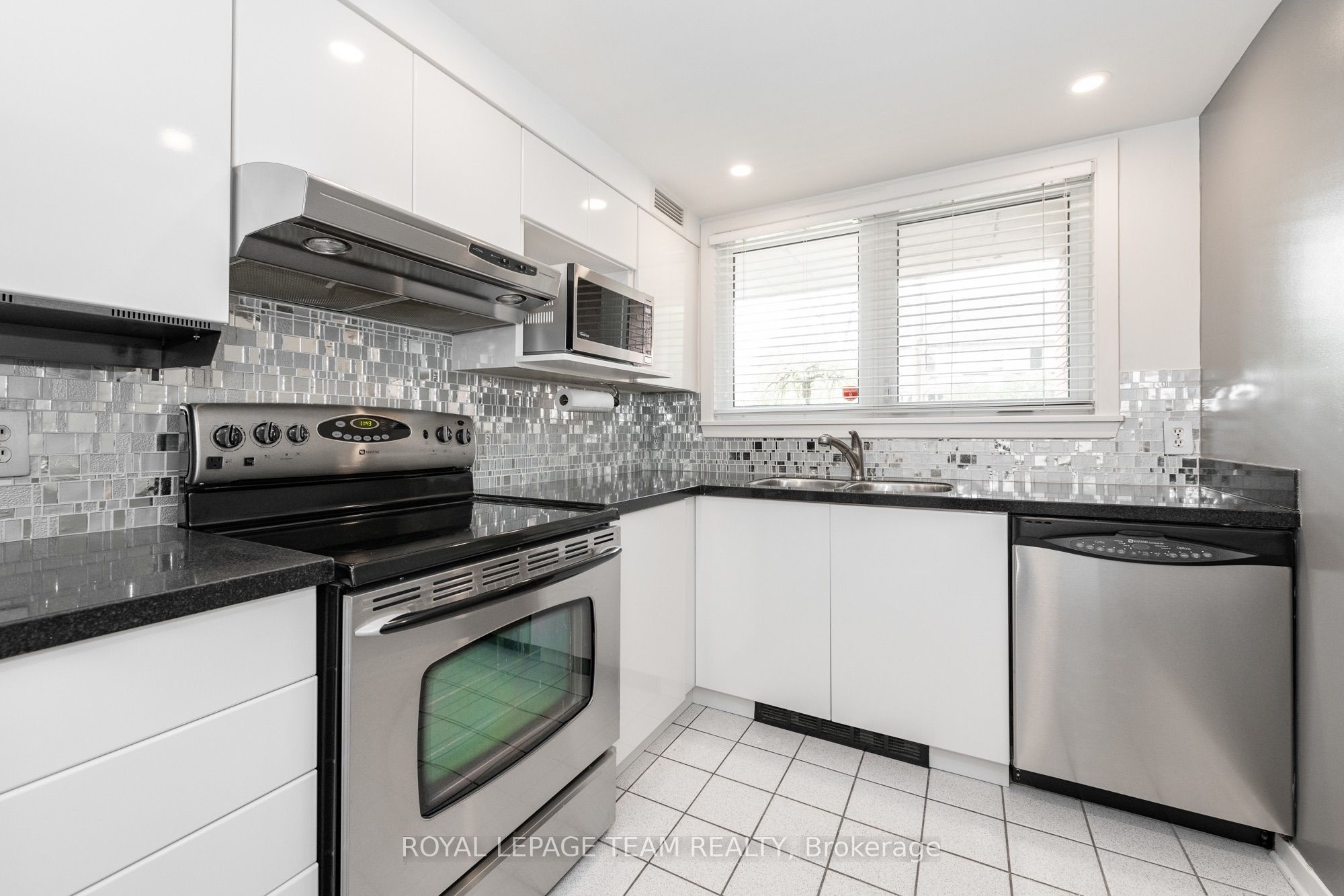 Unit 105 - 939 NORTH RIVER Road, Ottawa 4