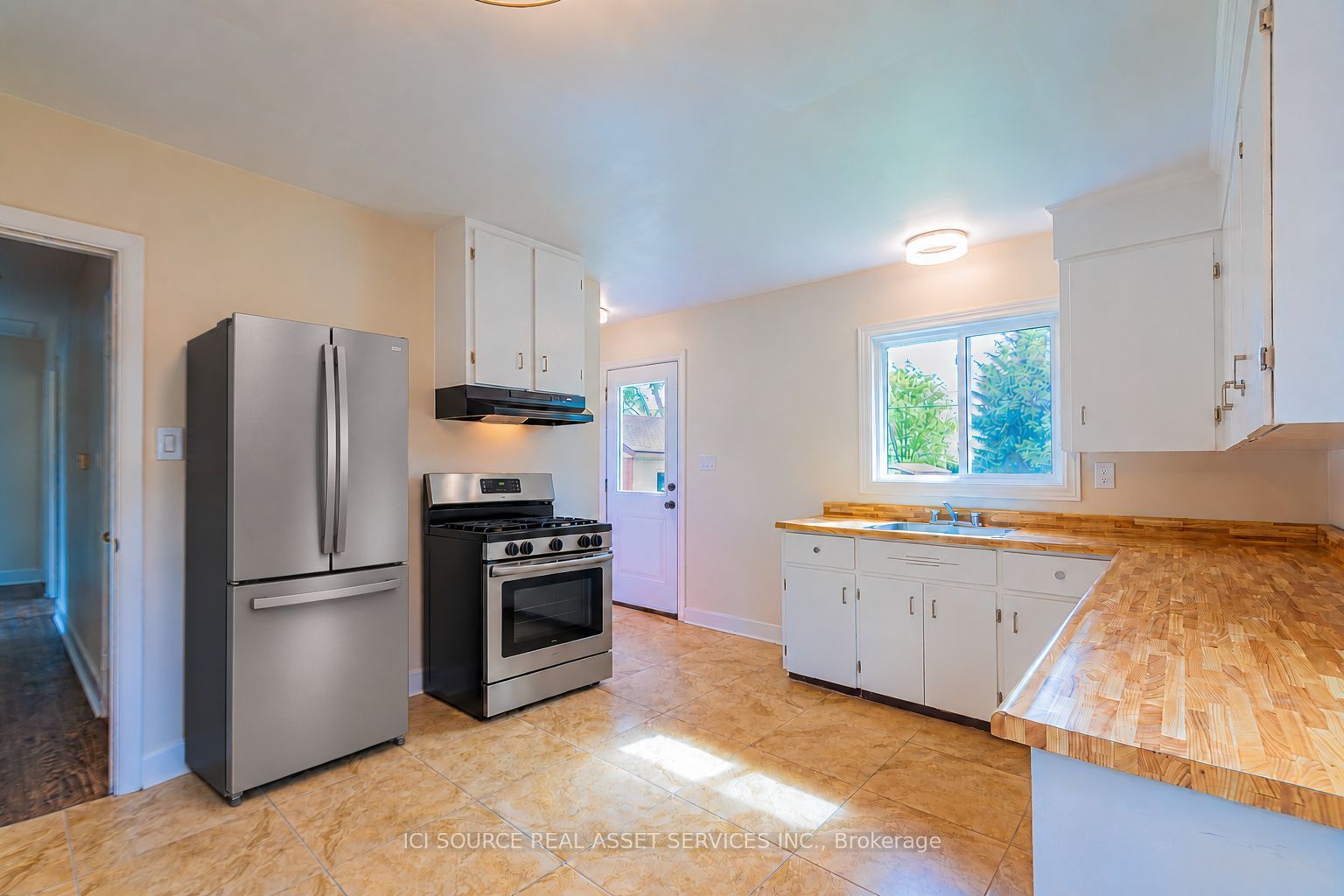 3768 Dorchester Road, Niagara Falls 2