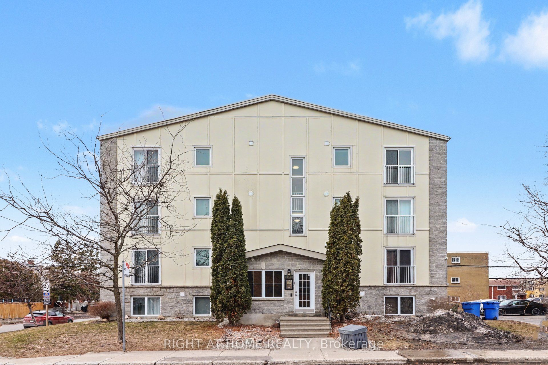 Unit 202 - 646 Cummings Avenue, Ottawa 3