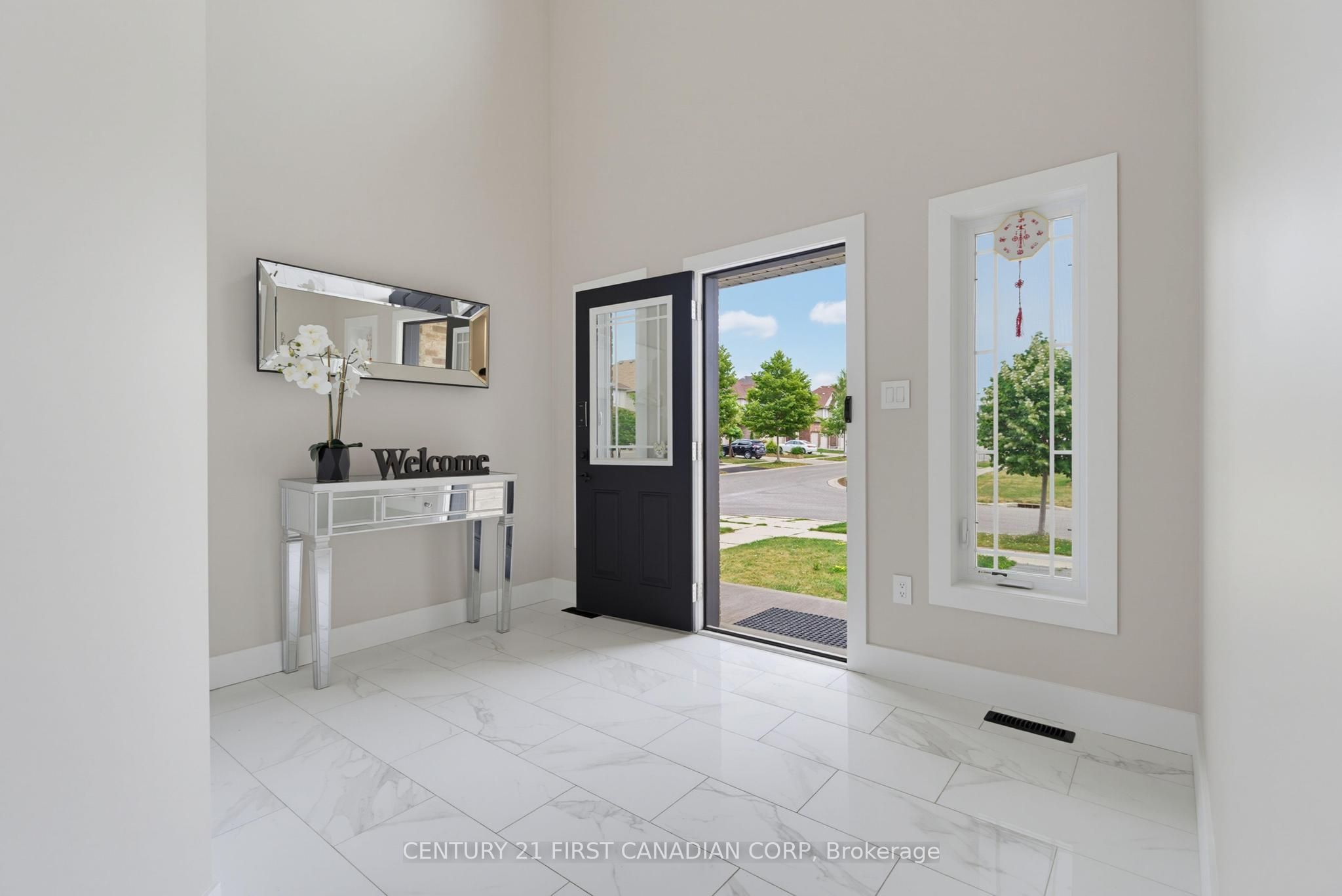 Unit Upper Unit - 2023 JUBILEE Drive, London 4