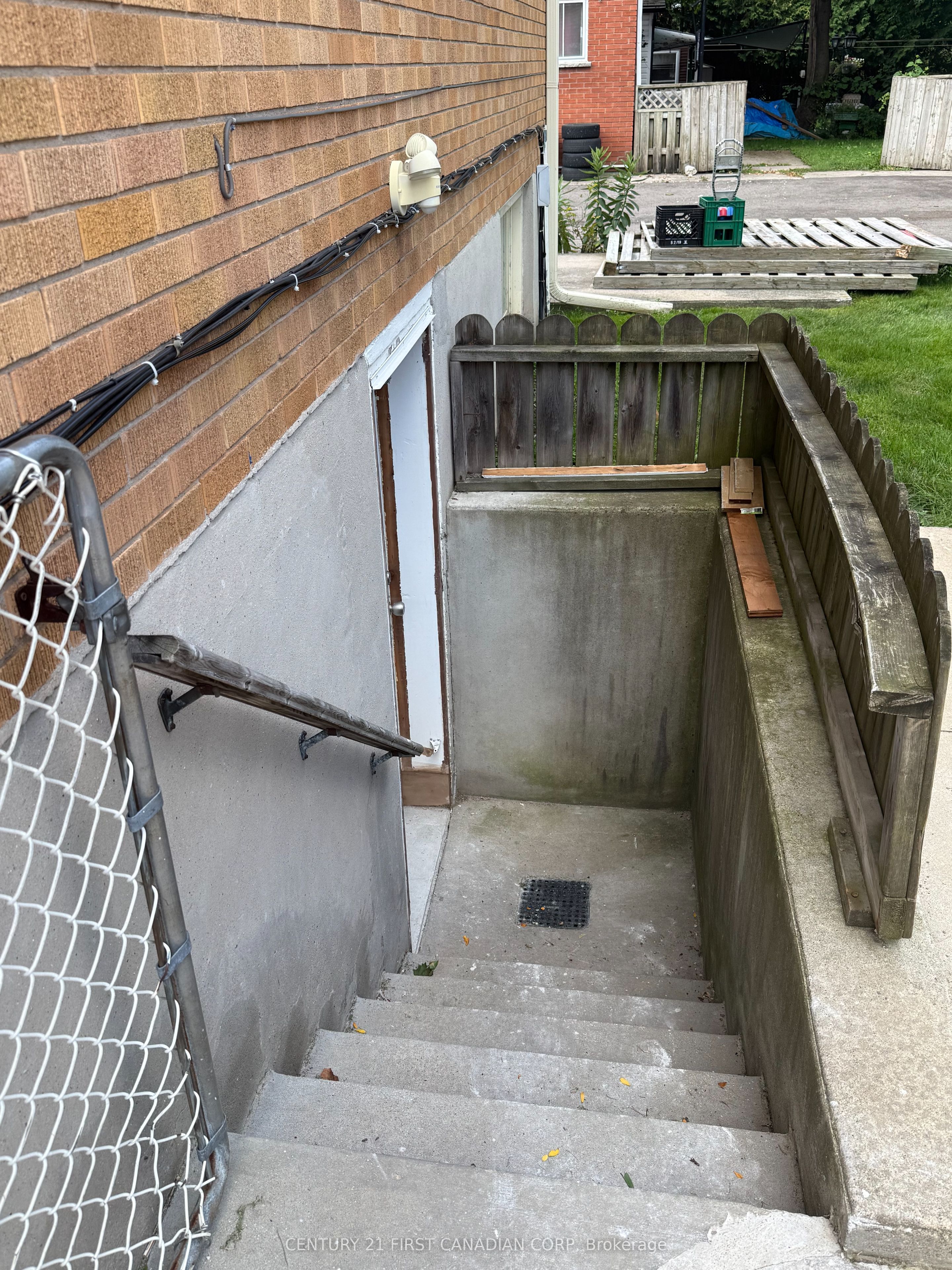 Unit 1 - 228 Burnside Drive, London 2
