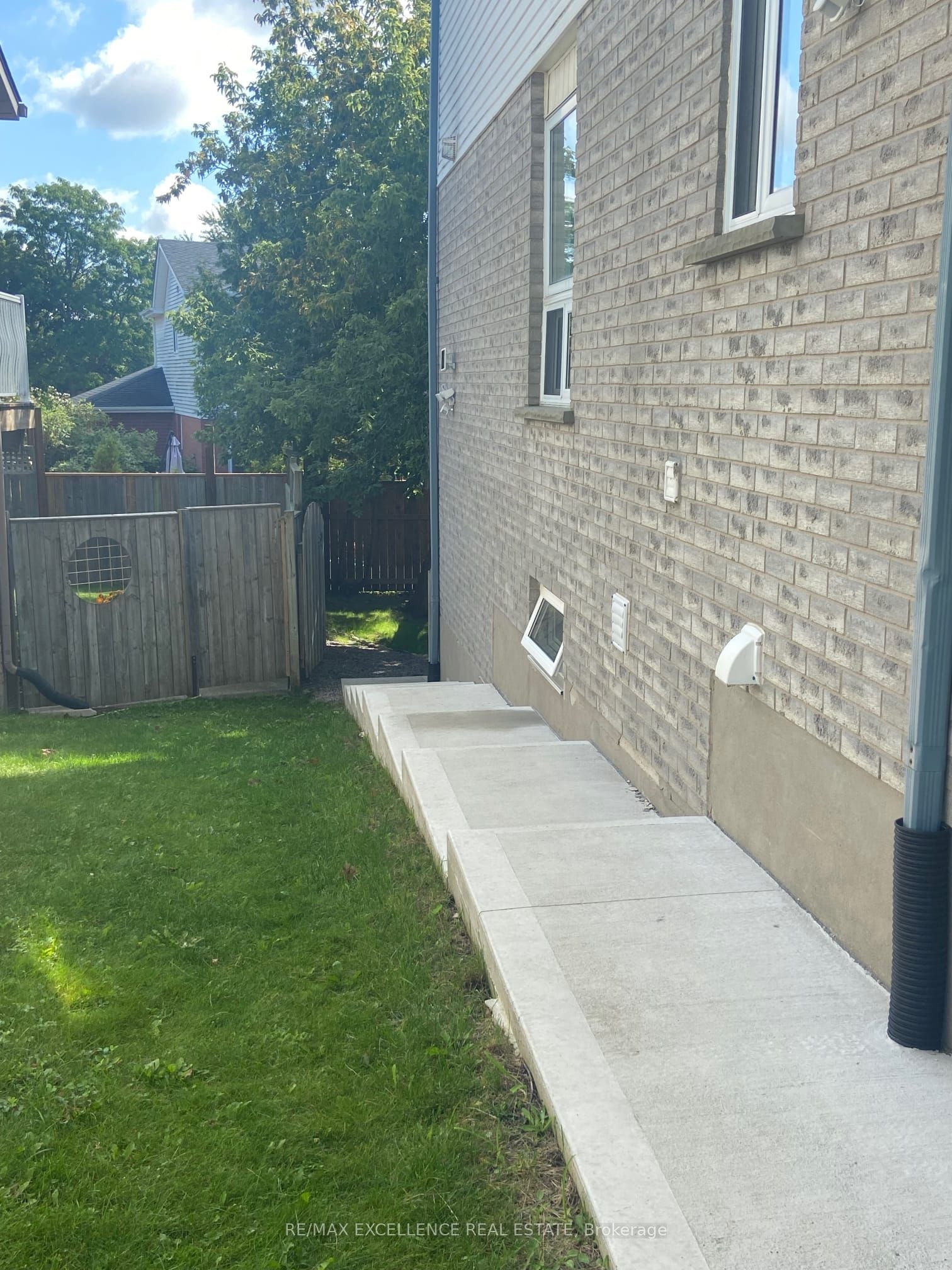 Unit Walkout Basement - 46 Tradewinds Place, Kitchener 2