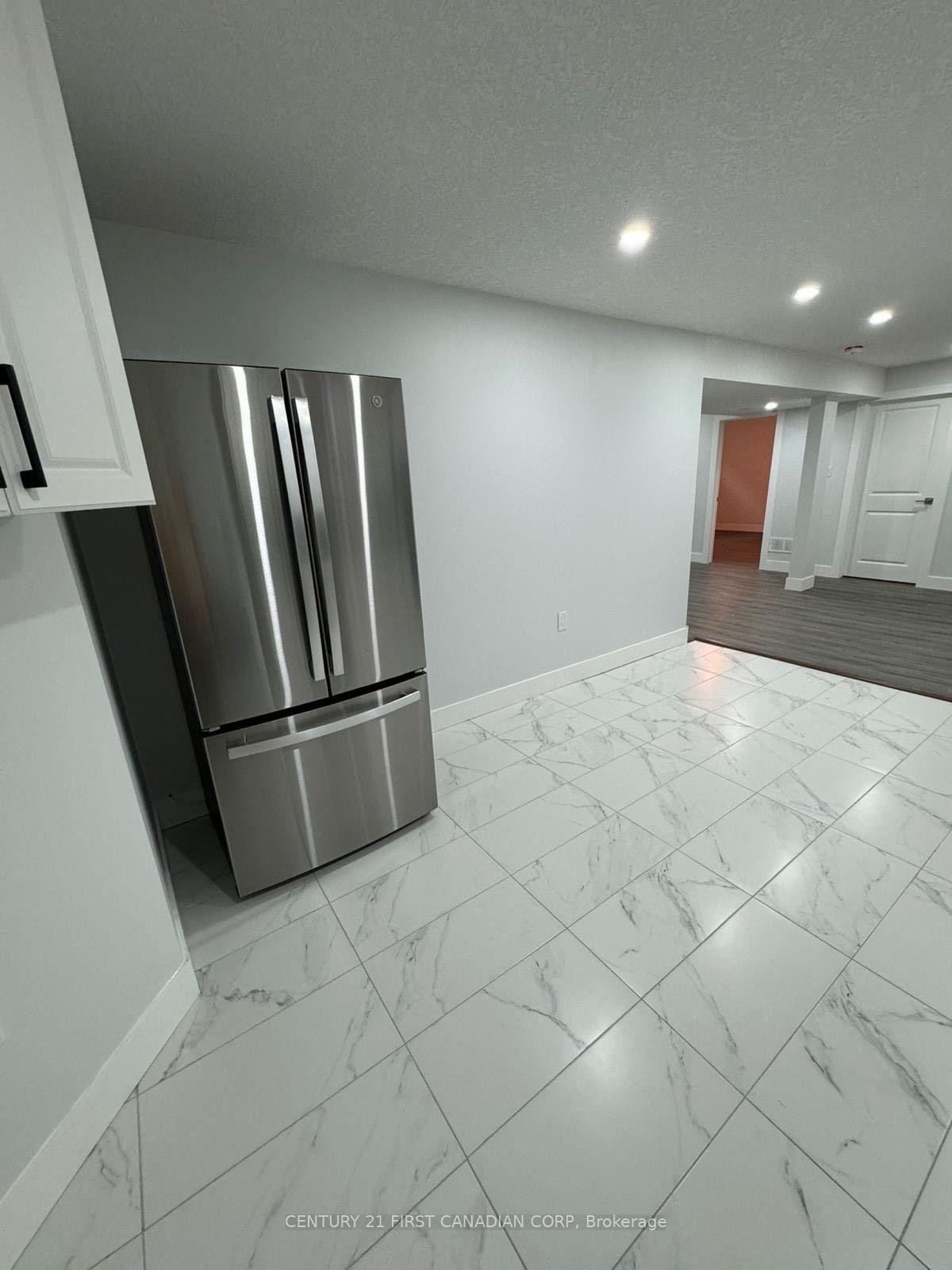 Unit Basement - 470 Jessica Way, London 4