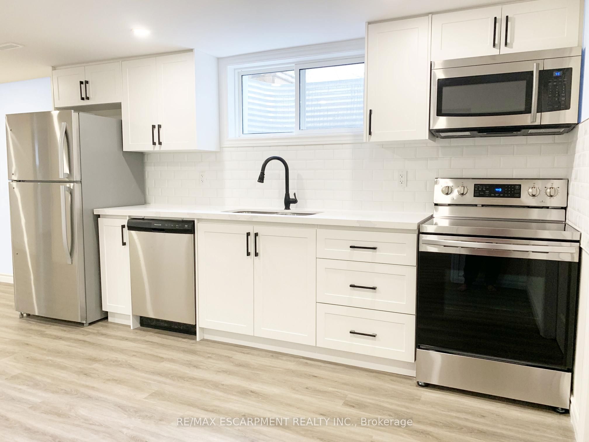 Unit LOWER - 43 KANATA Crescent, Brantford 3