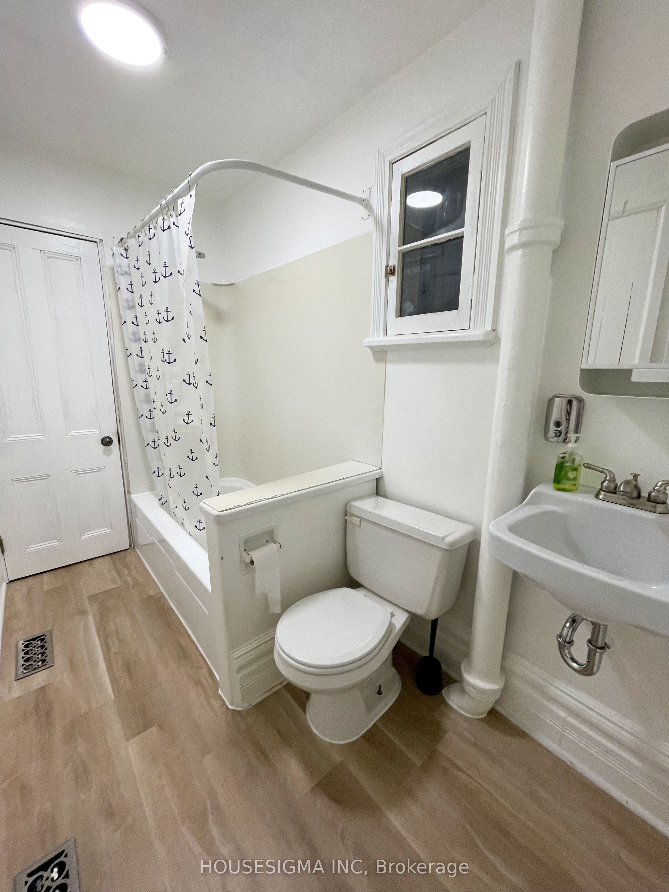 2- 301 Cyr Avenue, Ottawa 3