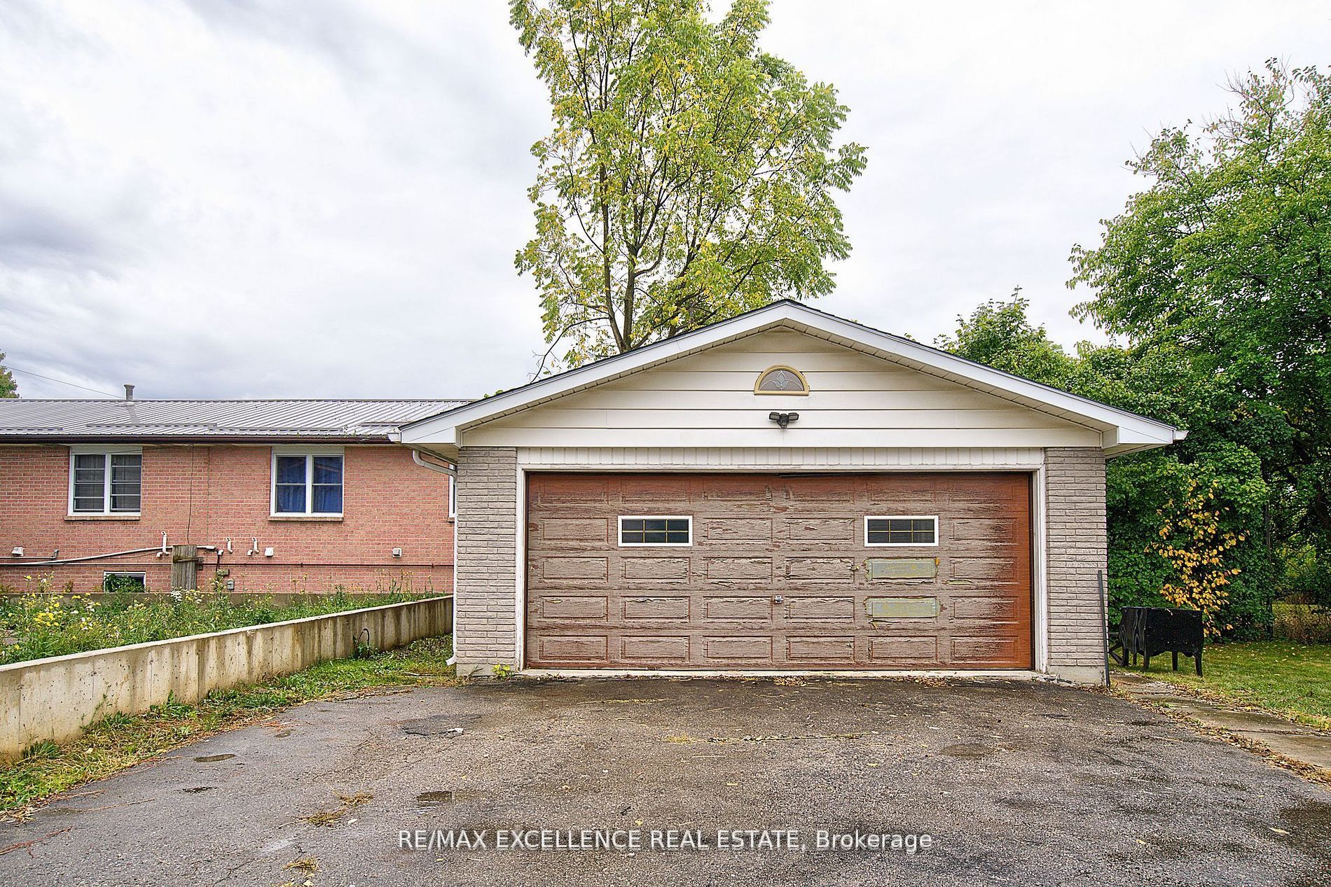 Unit Upper - 1595 Borden Street, London 3