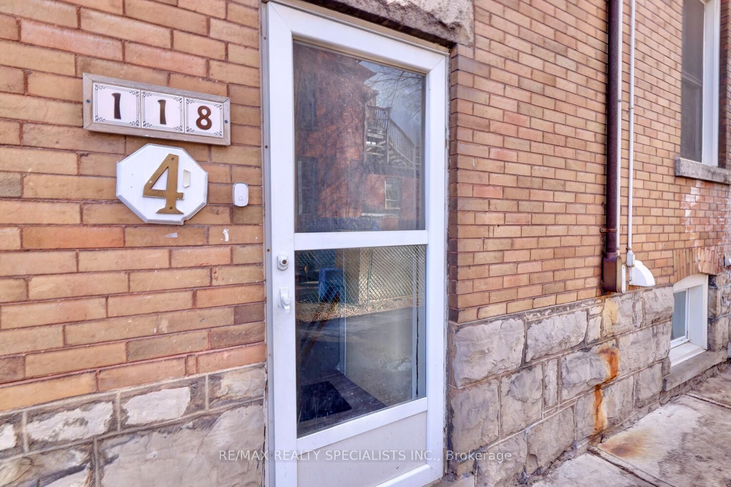 Unit 4 - 118 Fairholt Road S, Hamilton 5