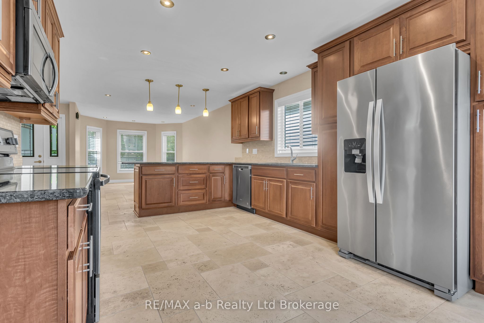 54 PEBBLE BEACH Court, Woodstock 5