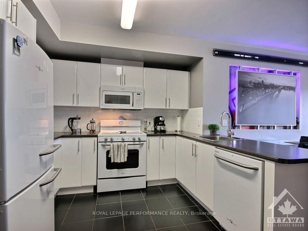 Unit 202 - 242 RIDEAU Street, Ottawa 4