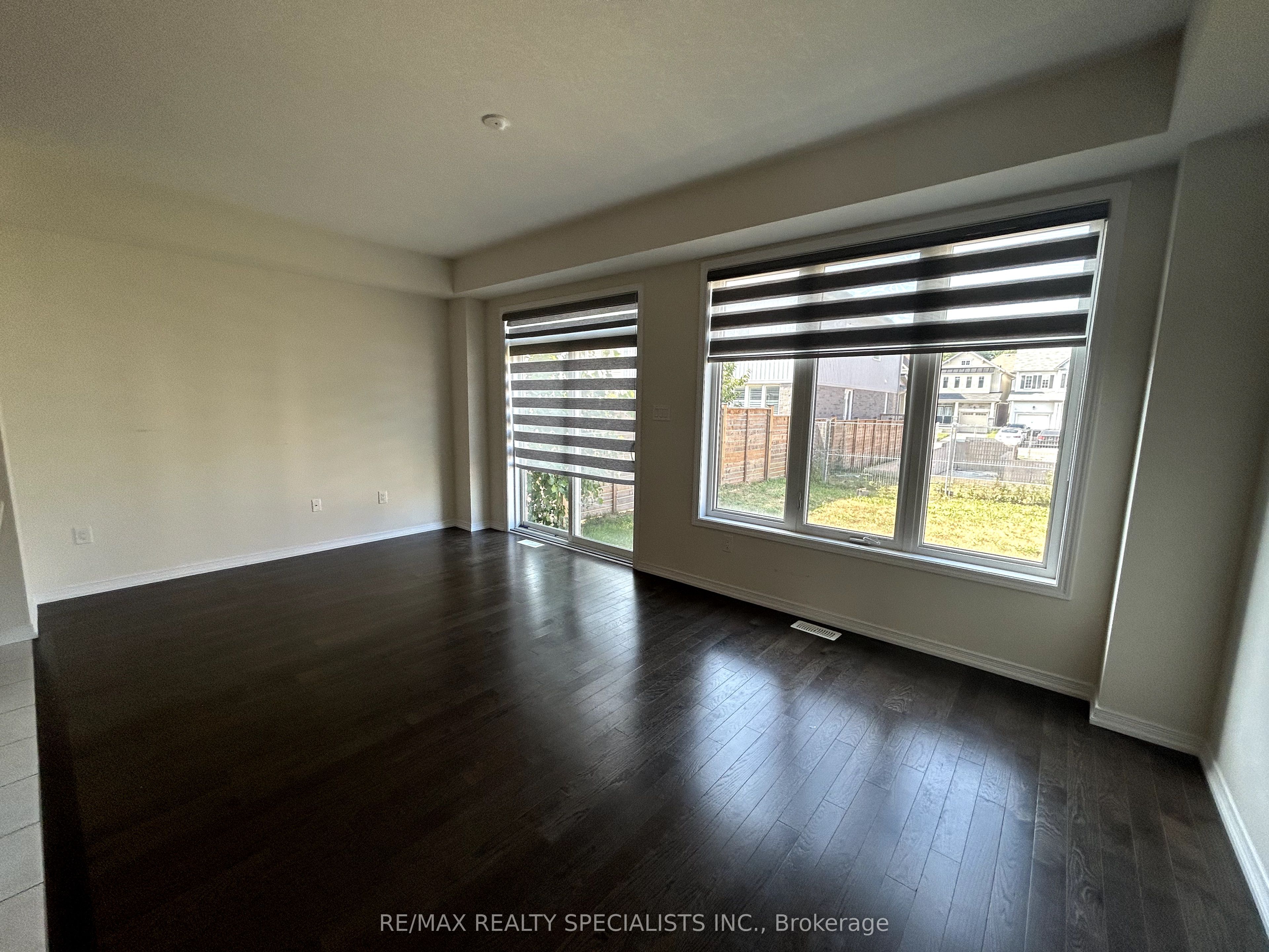 8749 SOURGUM Avenue, Niagara Falls 2