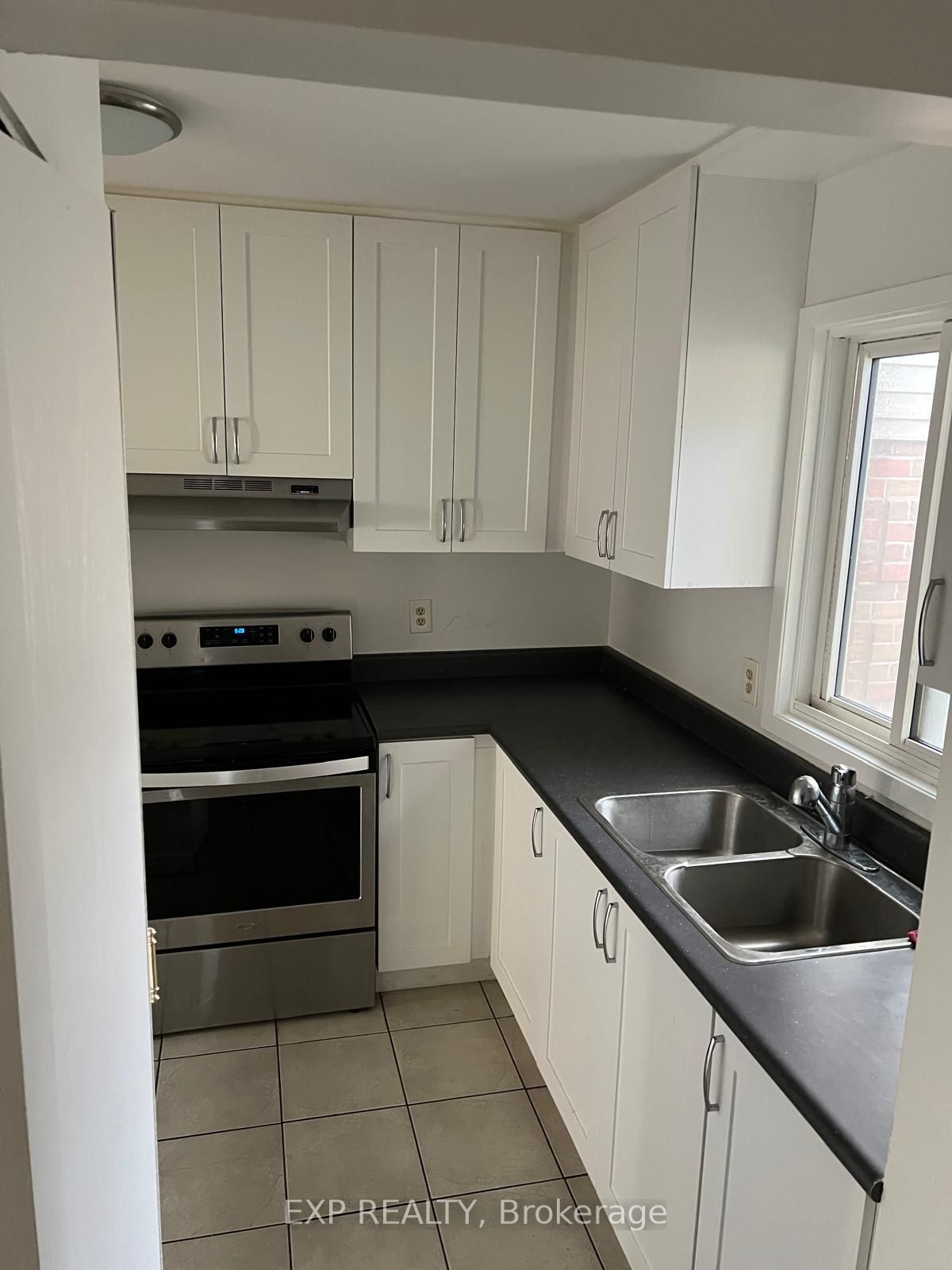 Unit 22 - 151 Bonaventure Drive, London 4