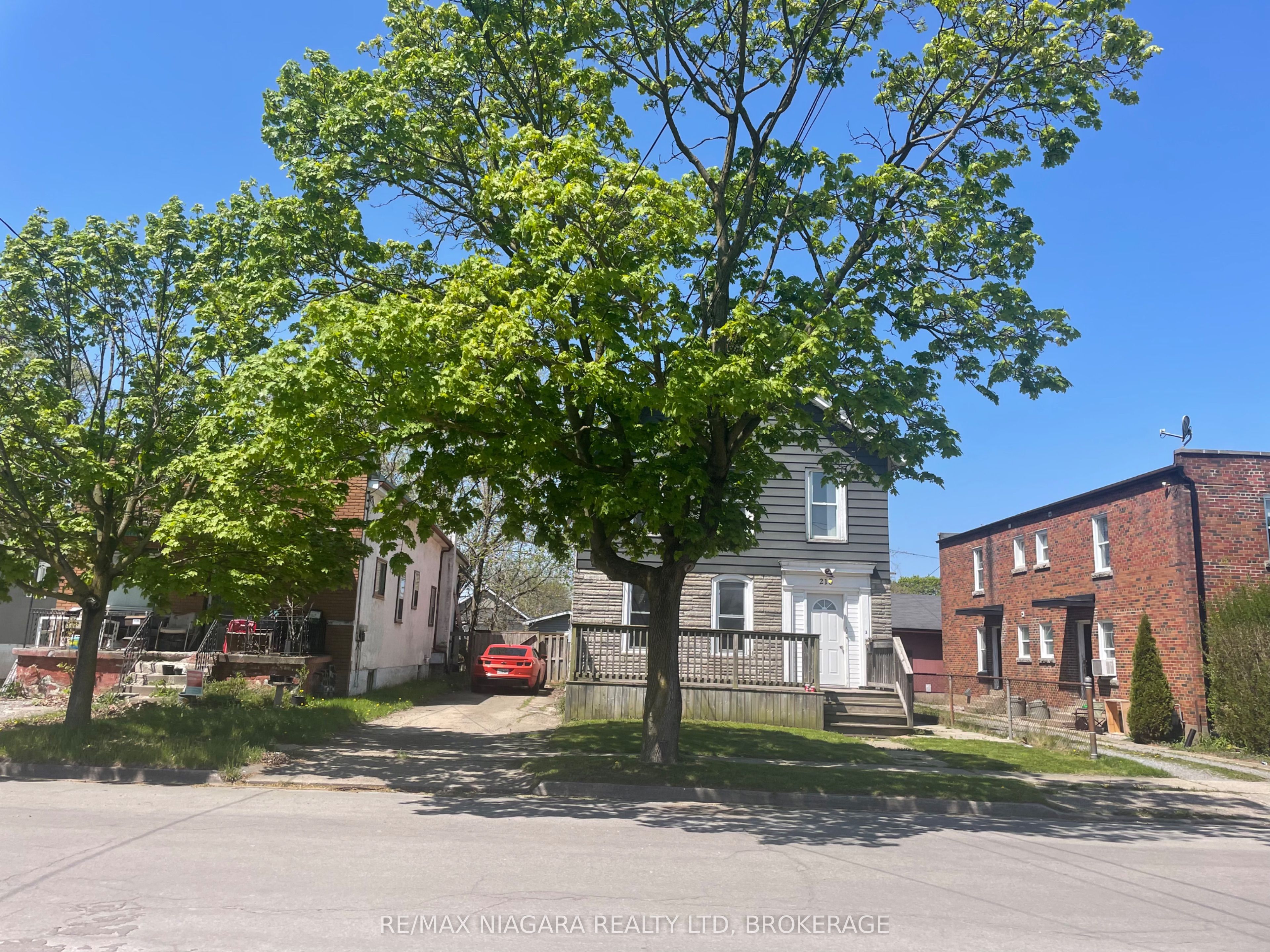 Unit UPPER - 215 Mcalpine Avenue S, Welland 1