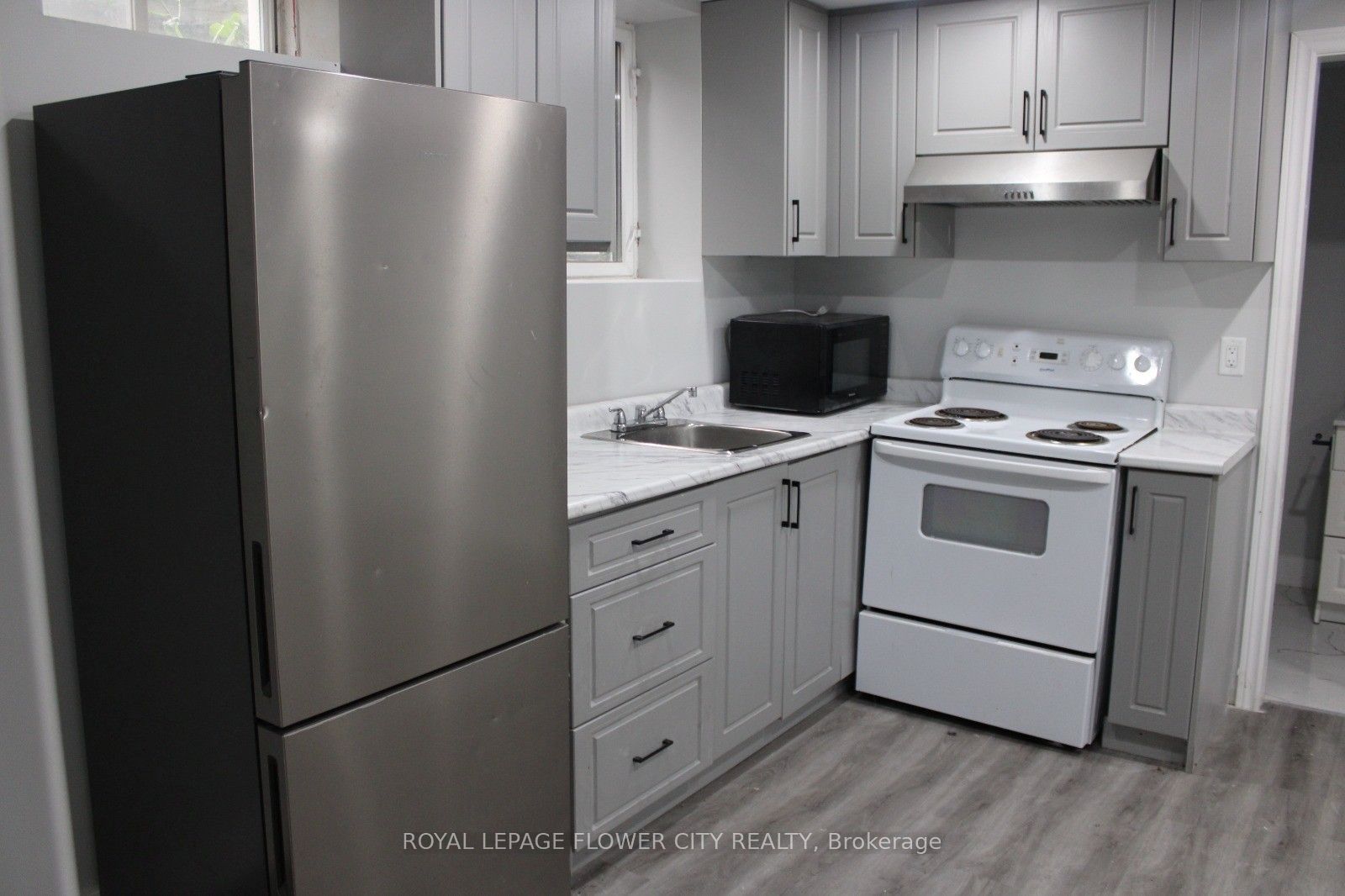 252 Simpson Crescent, London 3