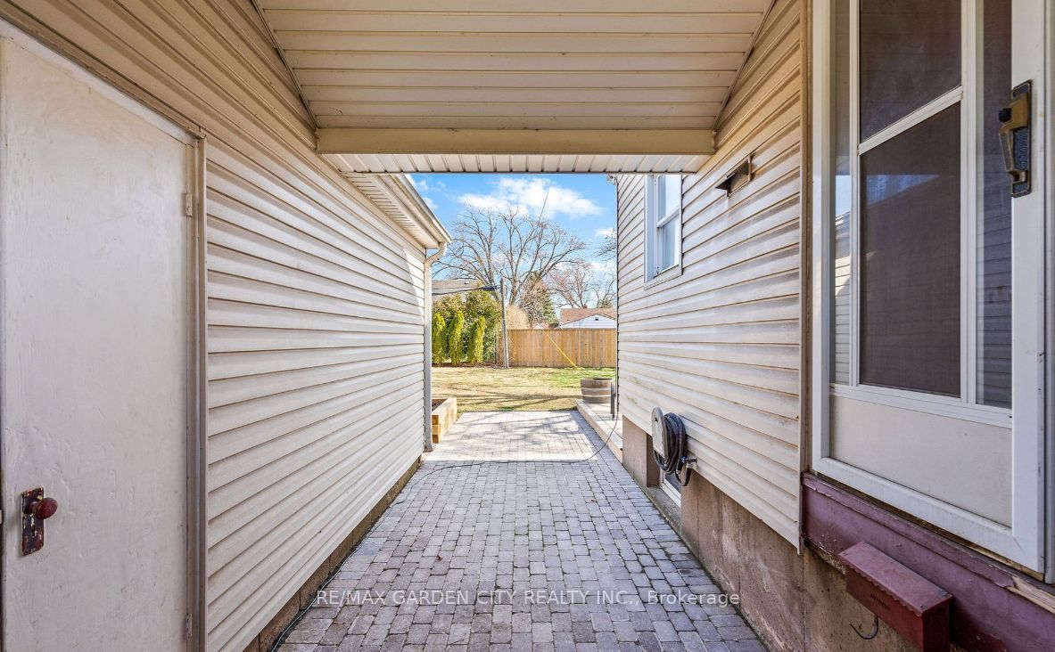 4 West Lynn Street, St. Catharines 2