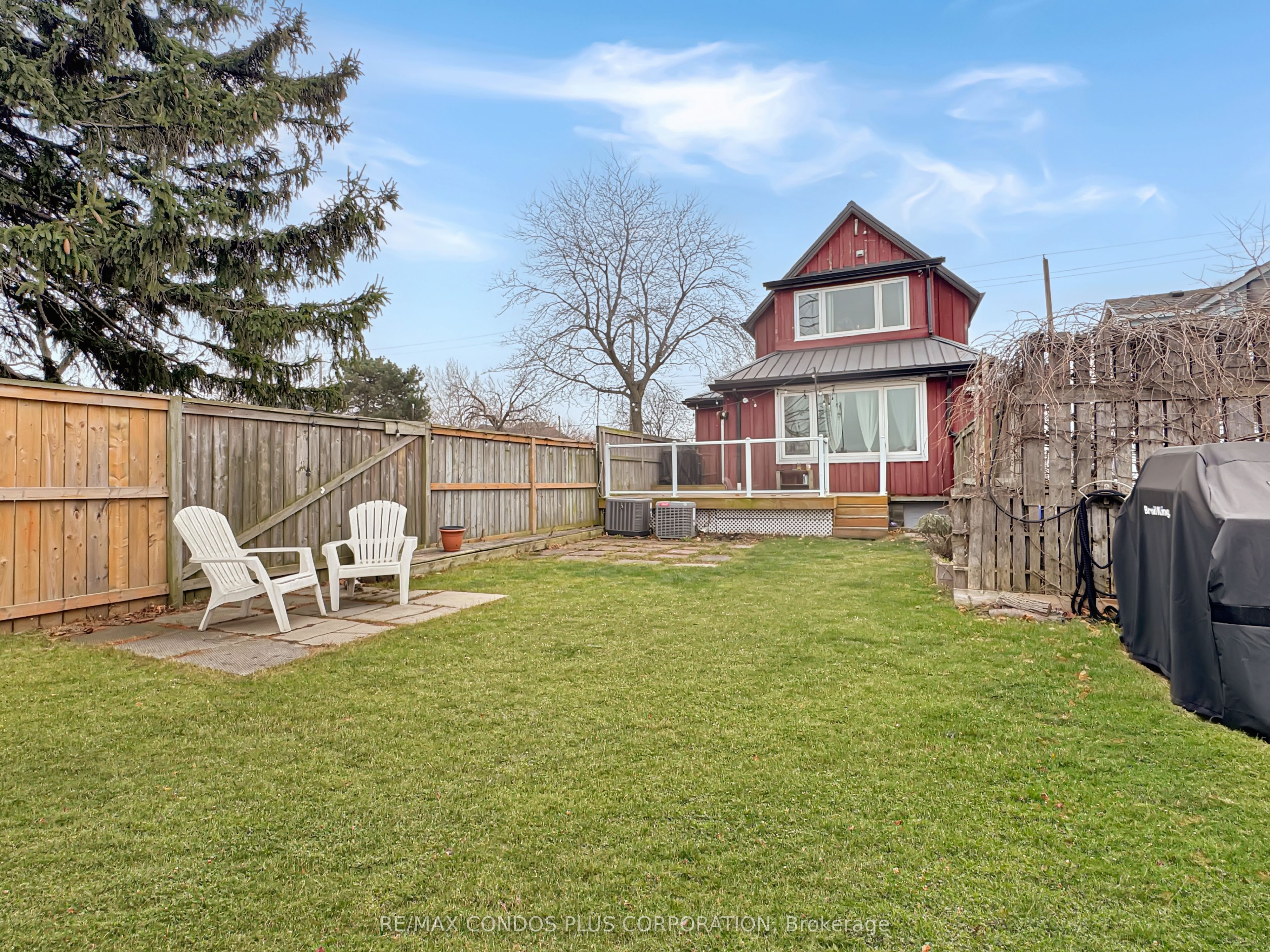 869 Beach Boulevard, Hamilton 4