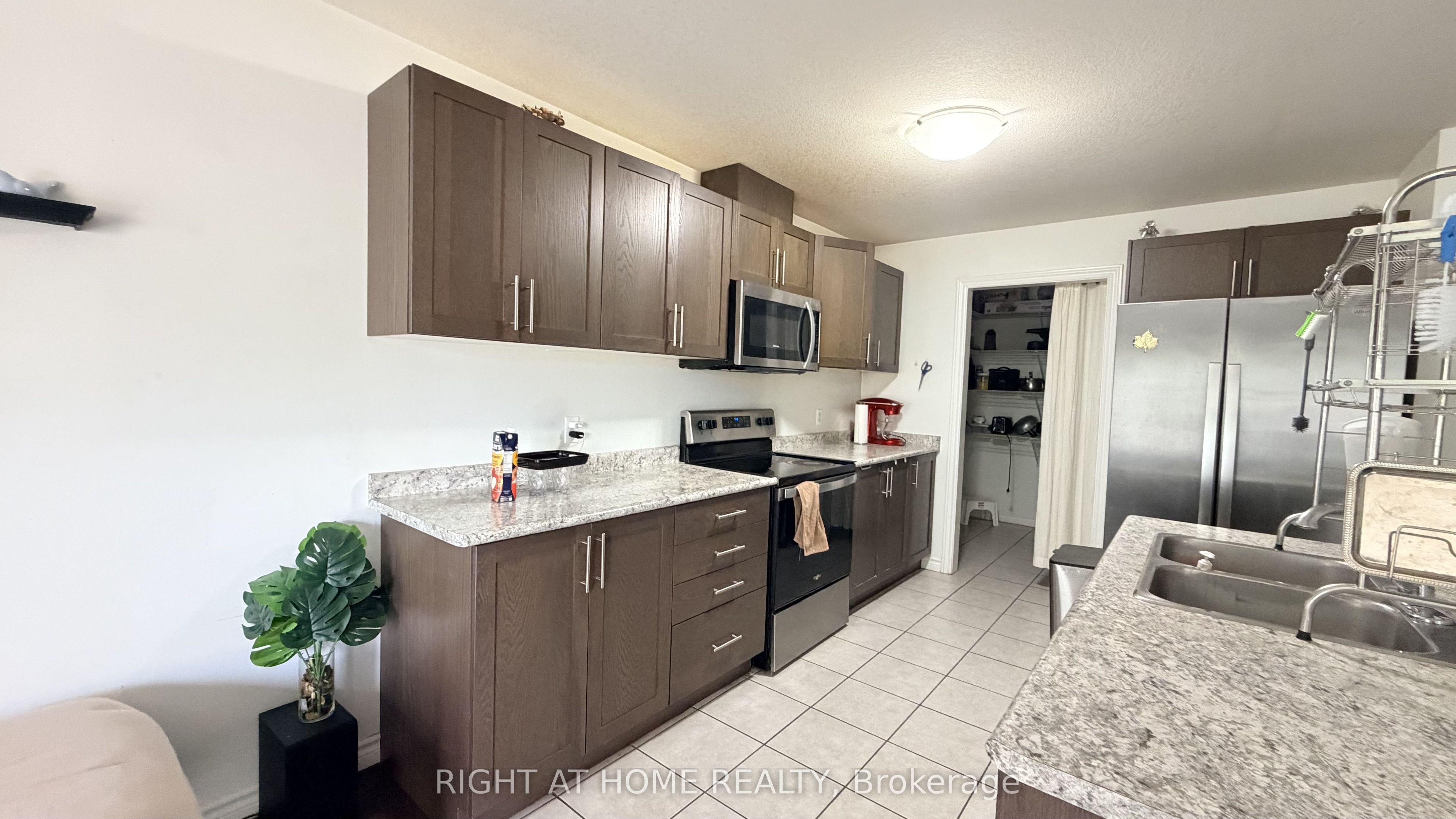 71 Woodedge Circle, Kitchener 5