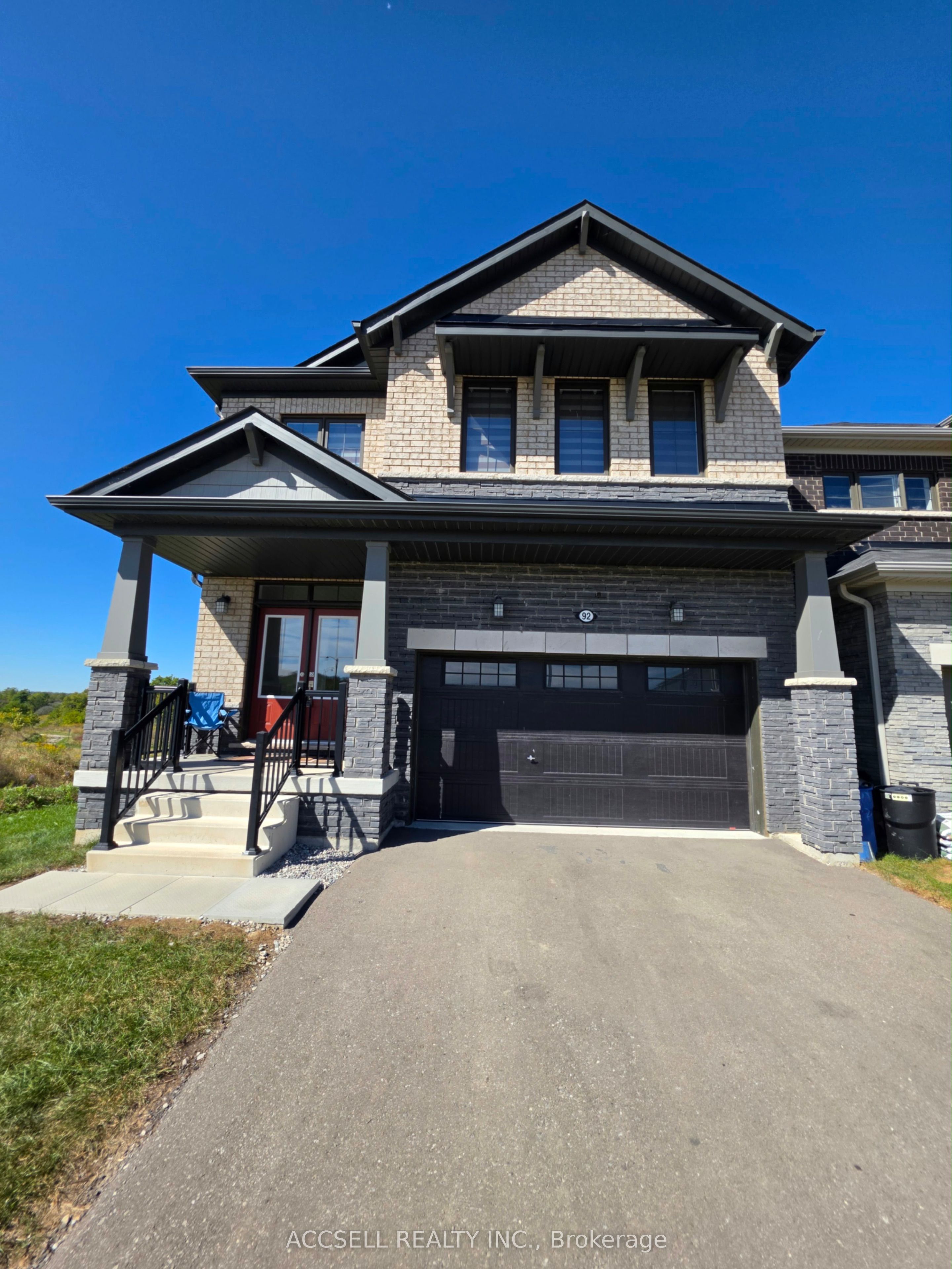 92 Hawick Crescent, Haldimand 2