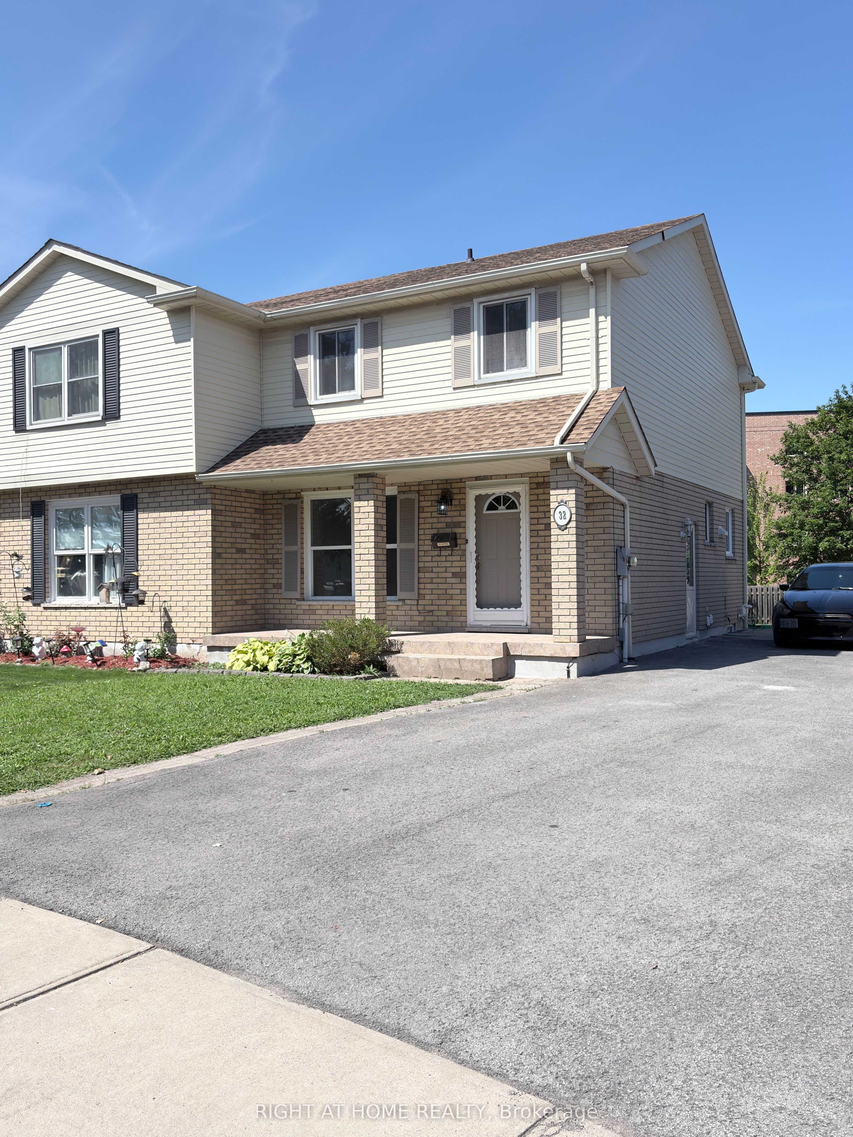 Unit Main Floor - 32 VINTAGE Crescent, St. Catharines 2
