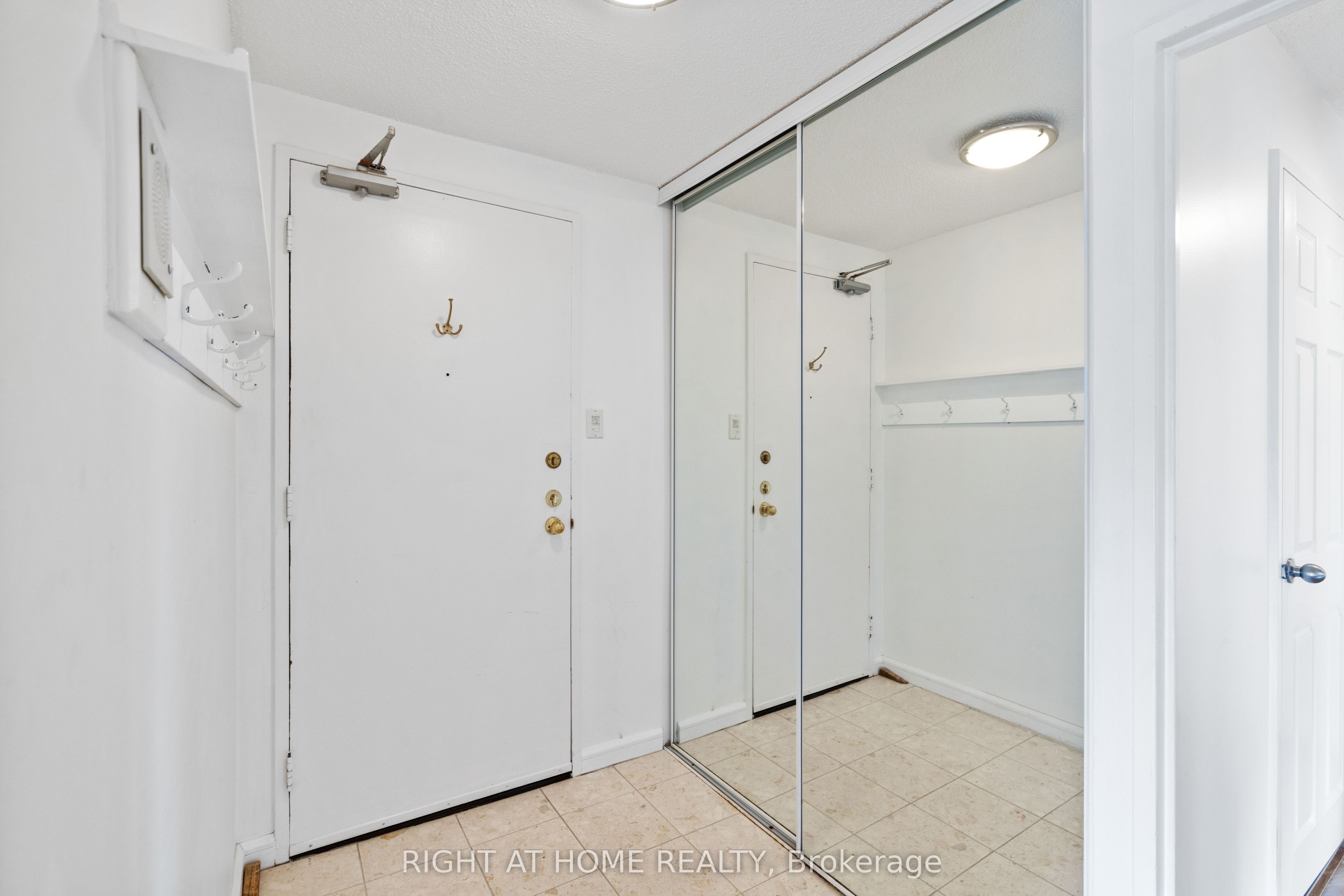 Unit 306 - 1081 AMBLESIDE Drive, Ottawa 4