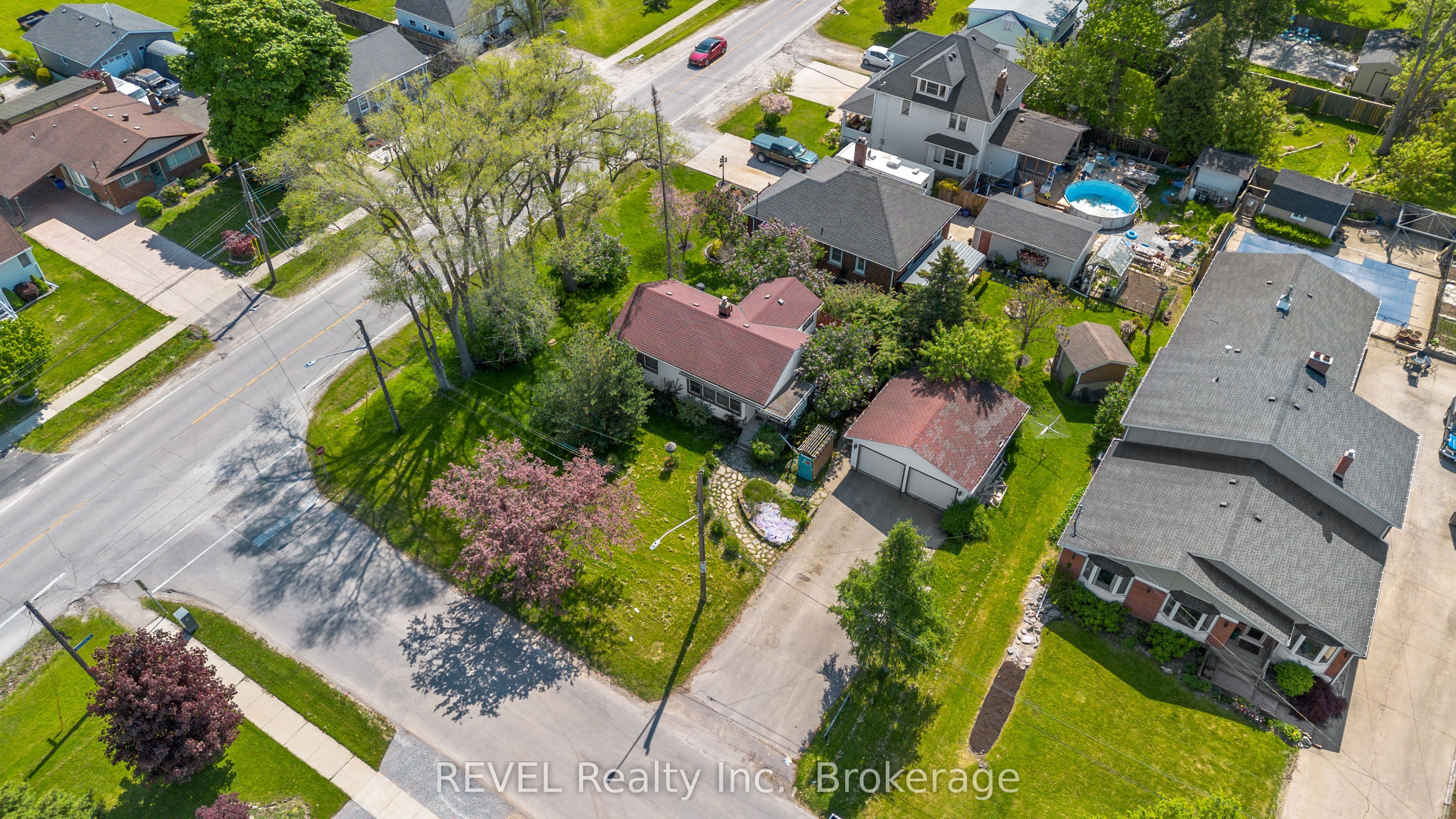 7962 Booth Street, Niagara Falls 2