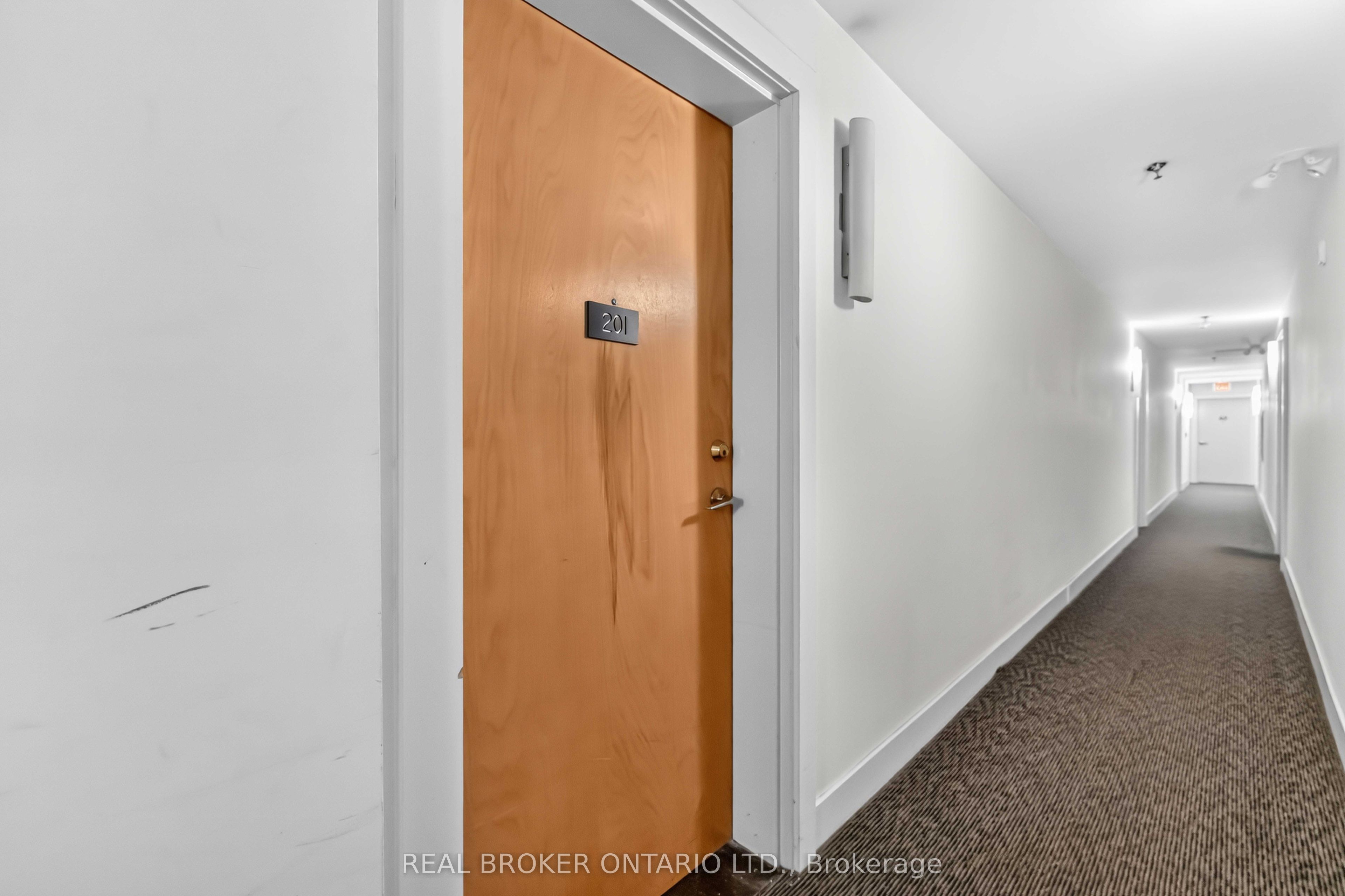 Unit 201 - 360 Cumberland Street, Ottawa 2