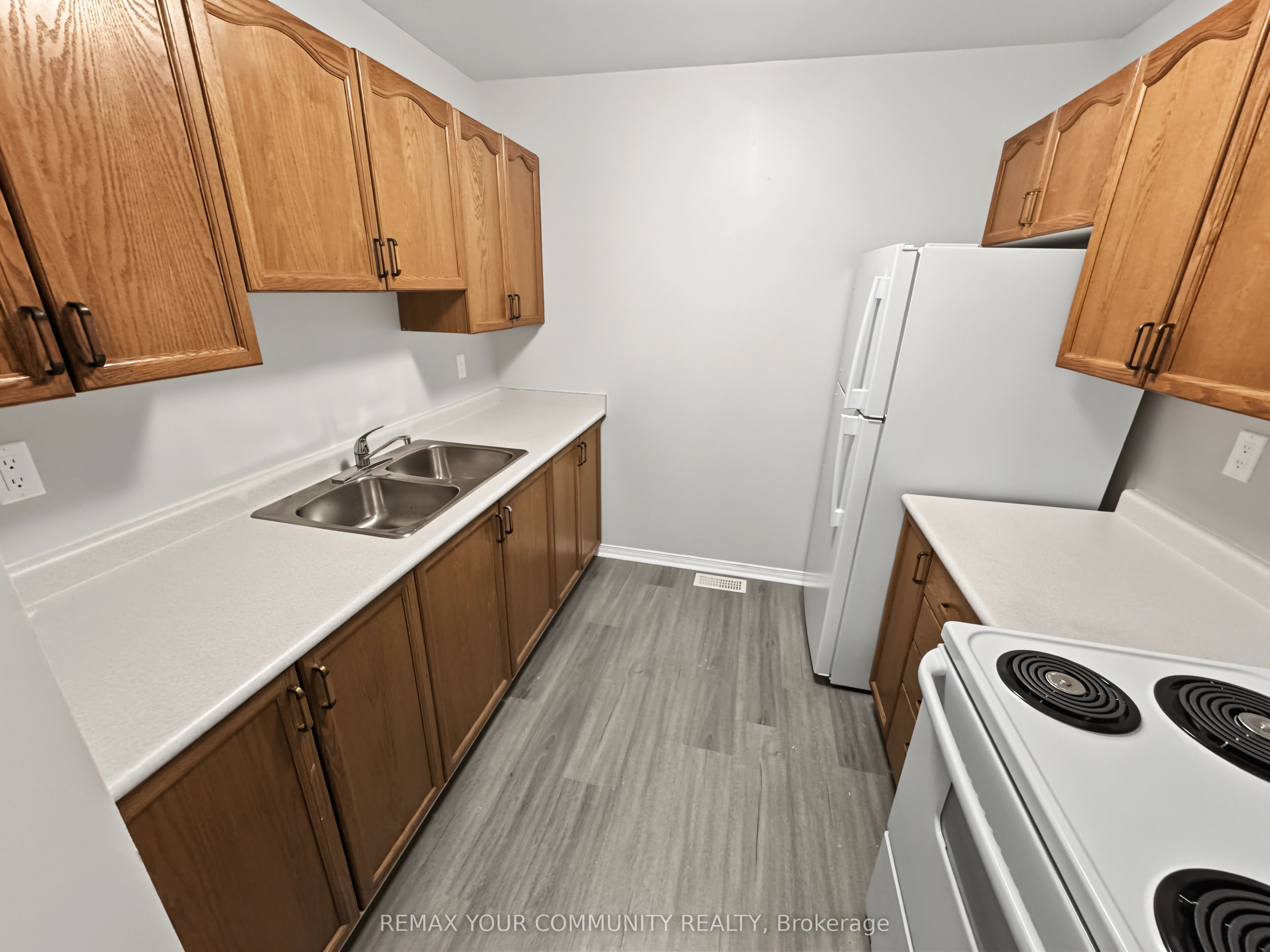 Unit 214 - 10 Riverside Drive, Kawartha Lakes 4