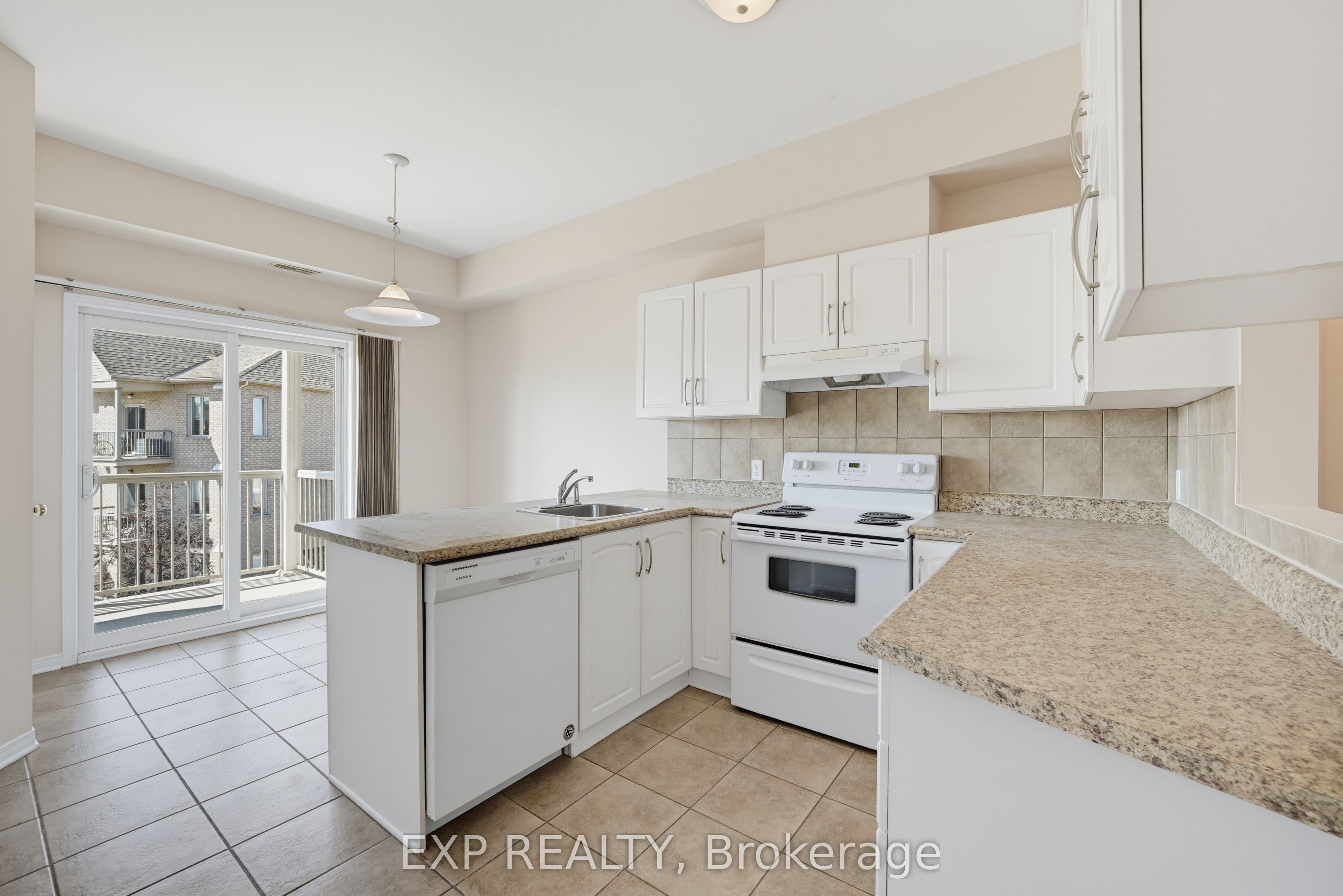 Unit 7 - 190 Rustic Hills Crescent, Cumberland 2
