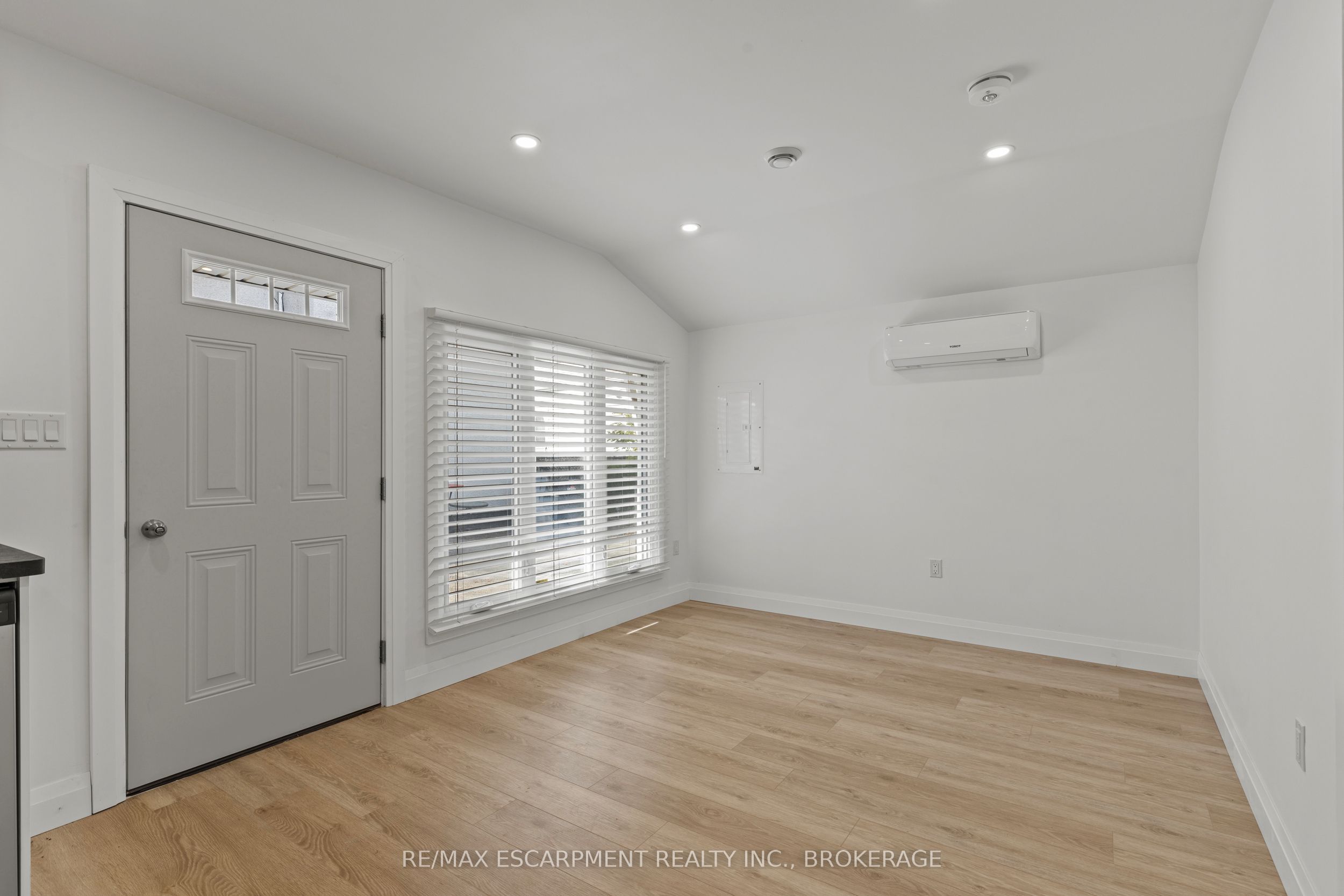 Unit Unit 2 - 362 Gatfield Avenue, Welland 3