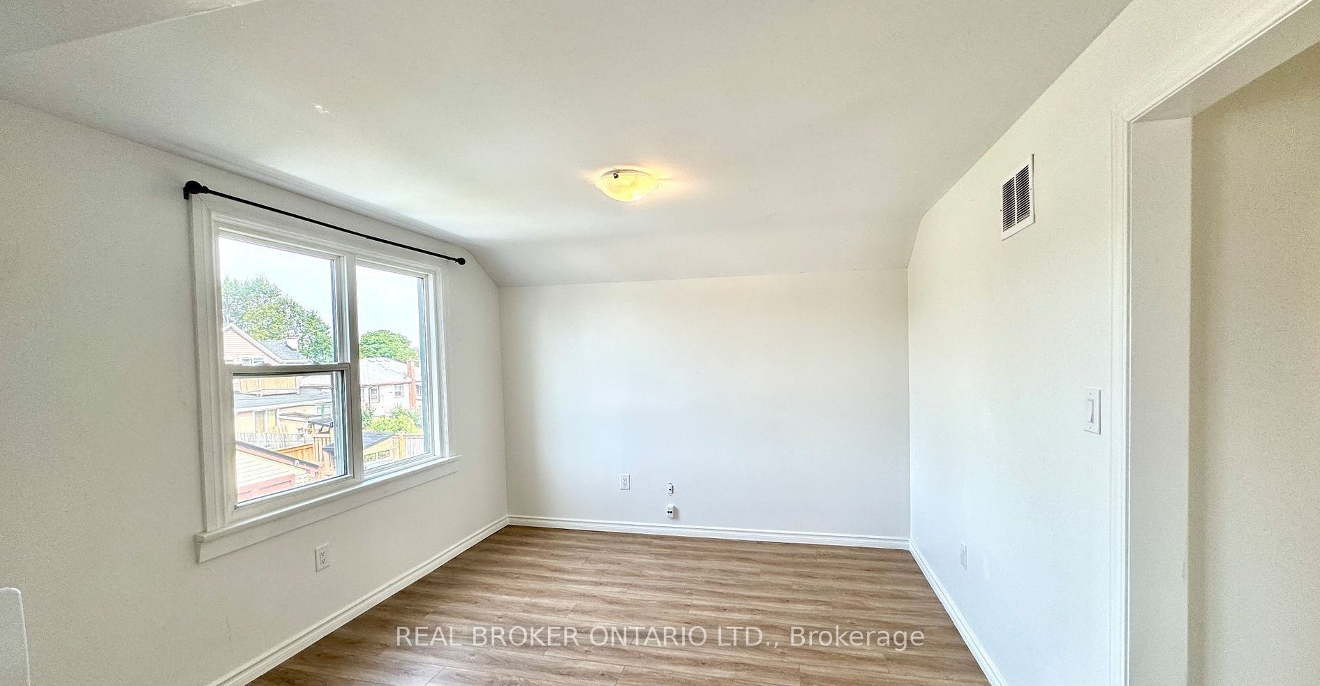 Unit Upper - 301 Wallace Ave Avenue S, Welland 2