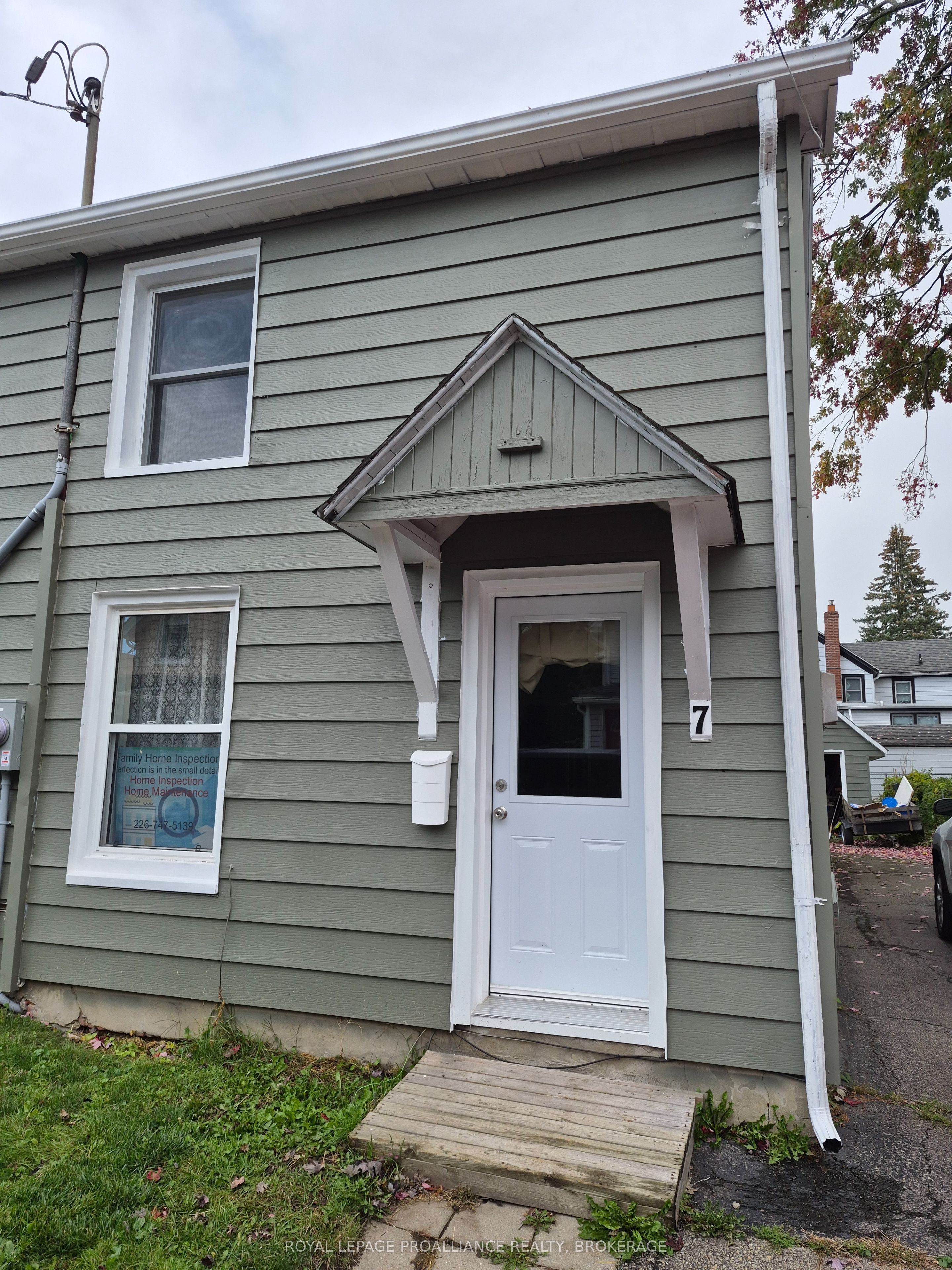 7 Dales Avenue, Brockville 1