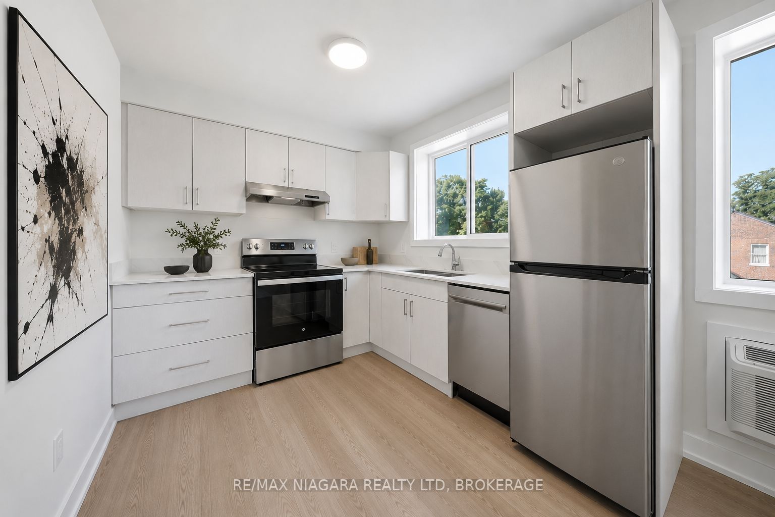 Unit 102 - 140 Church Street, St. Catharines 3