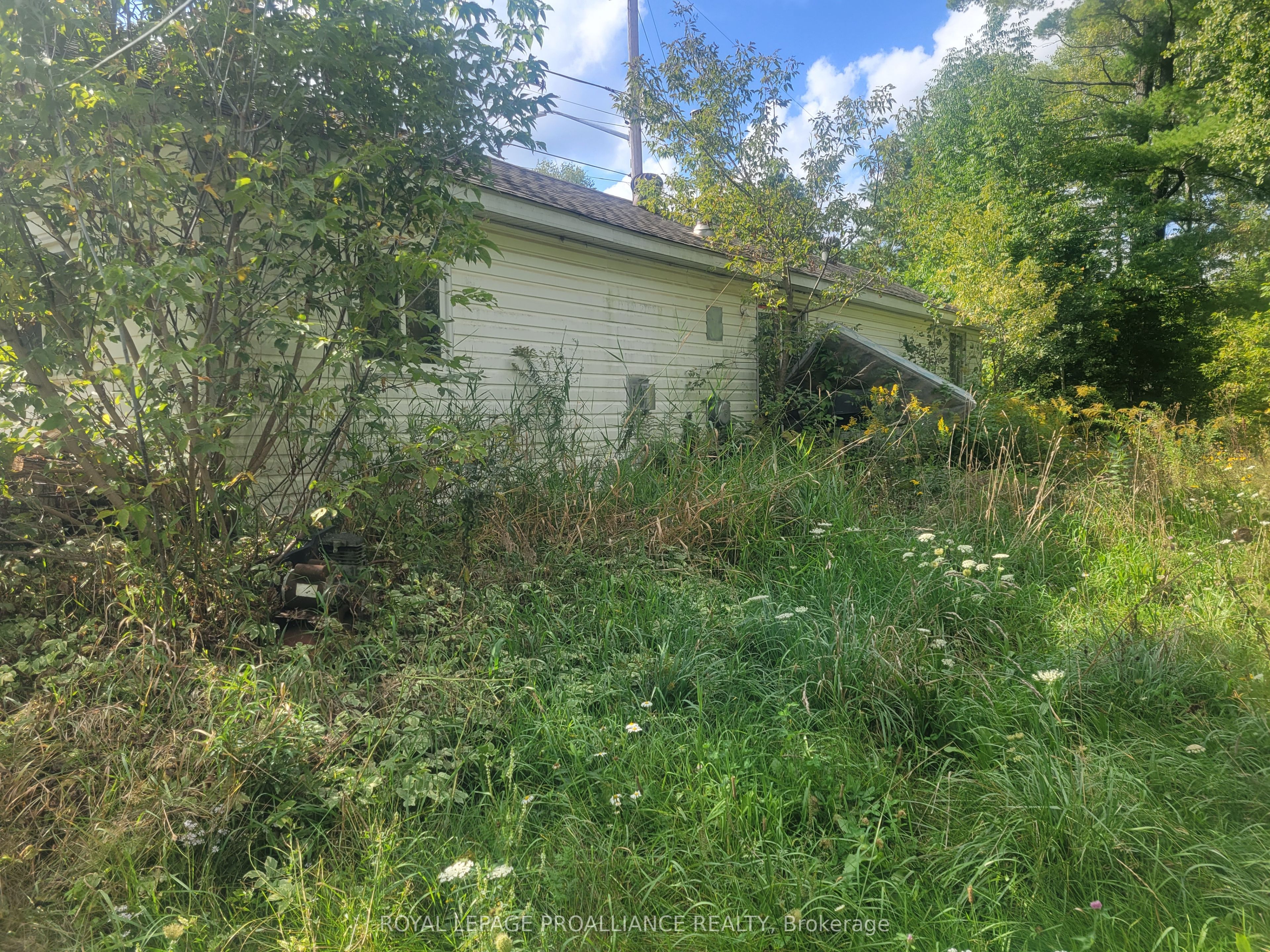 1001 Gull Lake Rd, North Frontenac, Ontario K0H1B0 Sold History